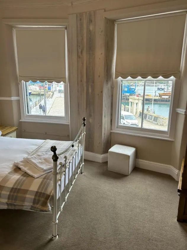 Sea view, Bed in Admiral MacBride