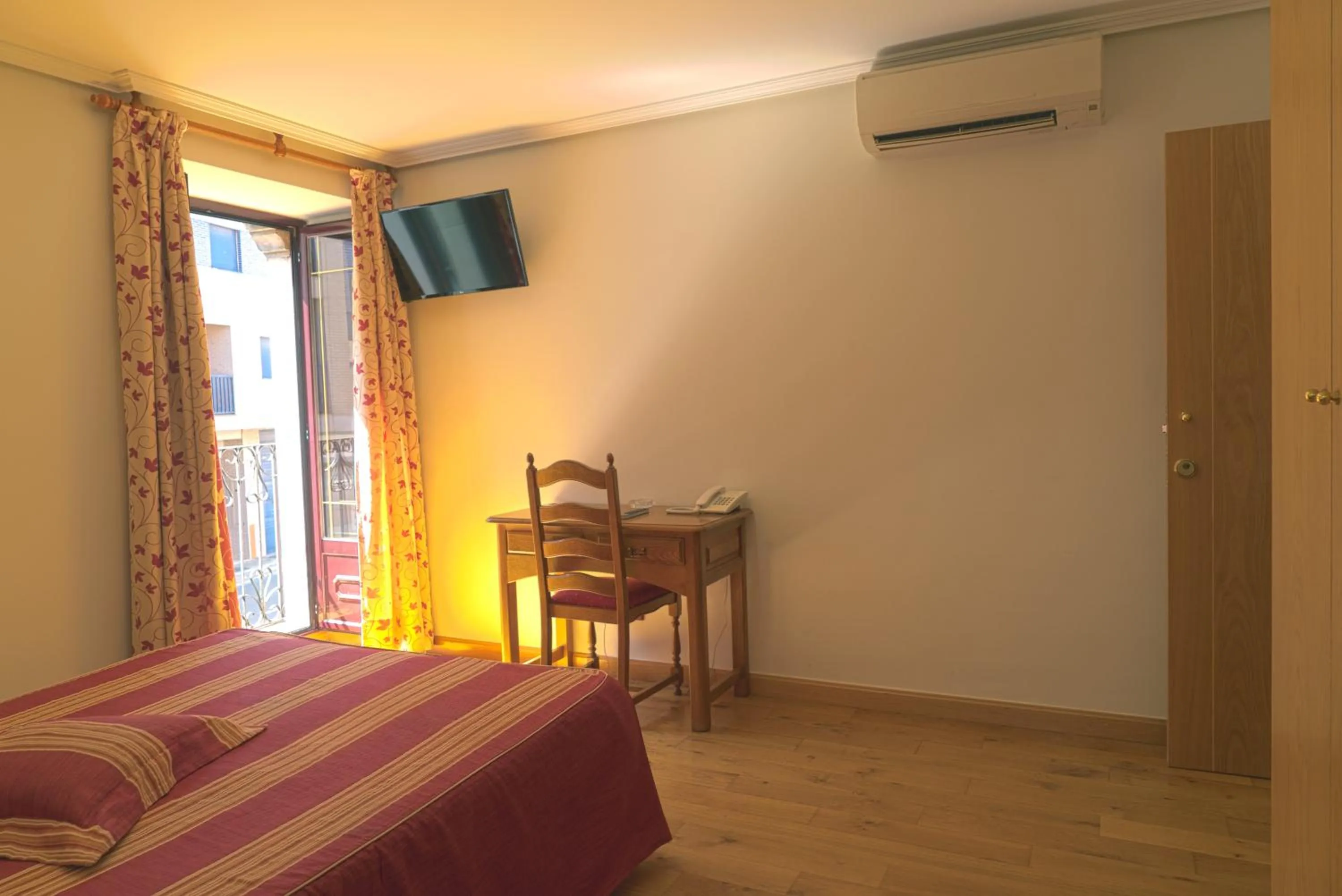 Bed in Hotel Jacobeo