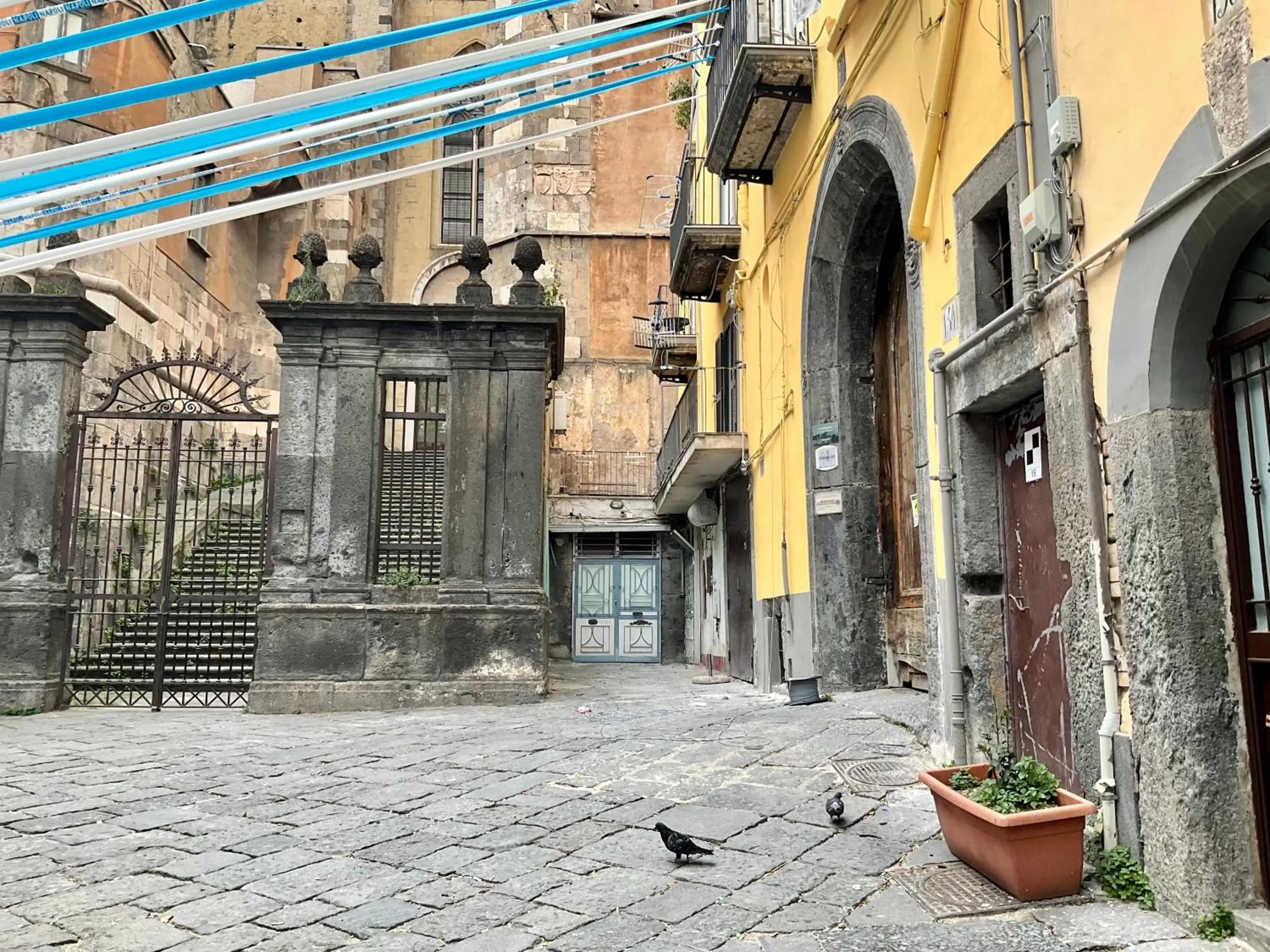 Facade/entrance in 'A Room de' Scugnizzi