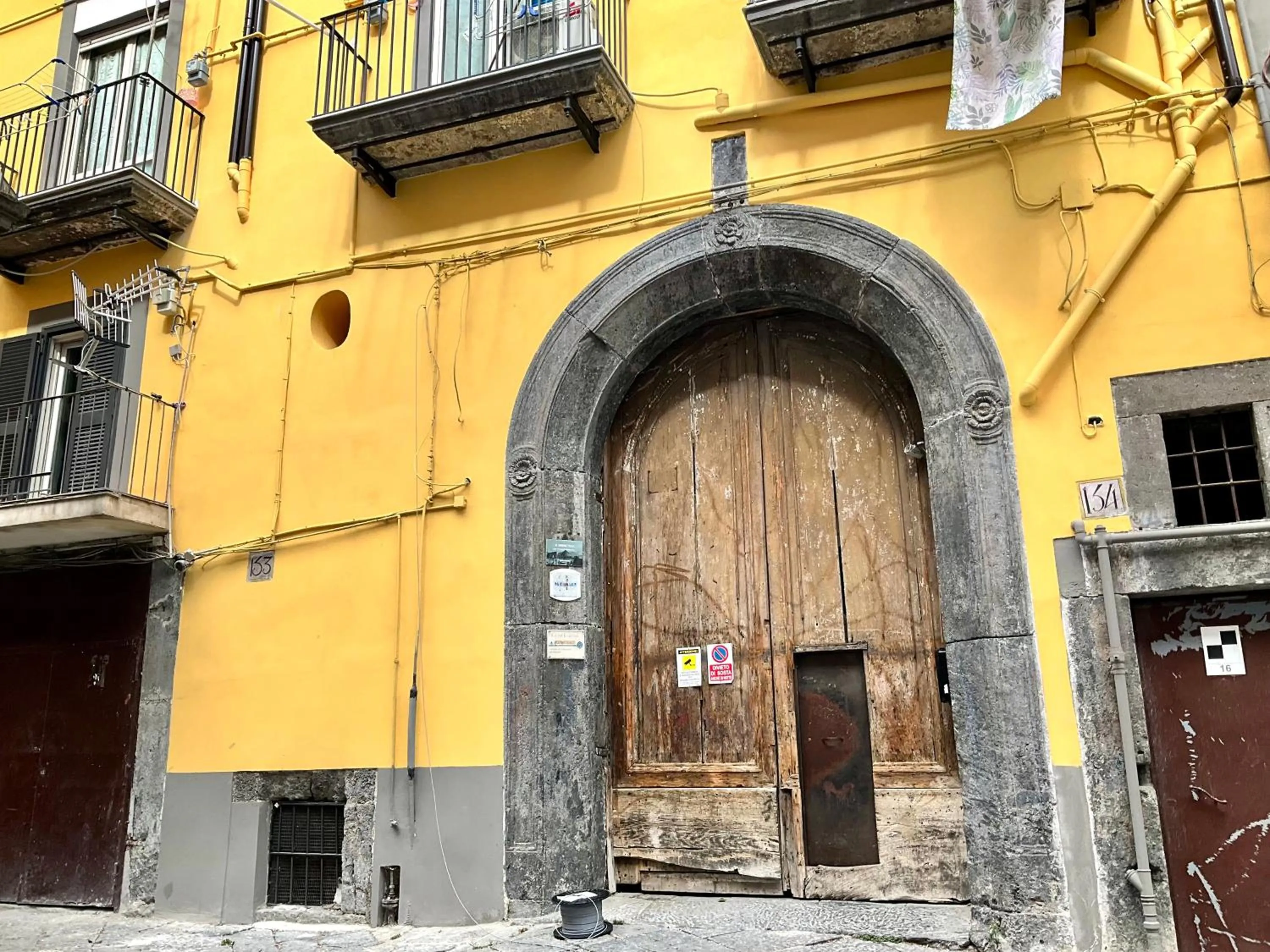 Facade/entrance in 'A Room de' Scugnizzi