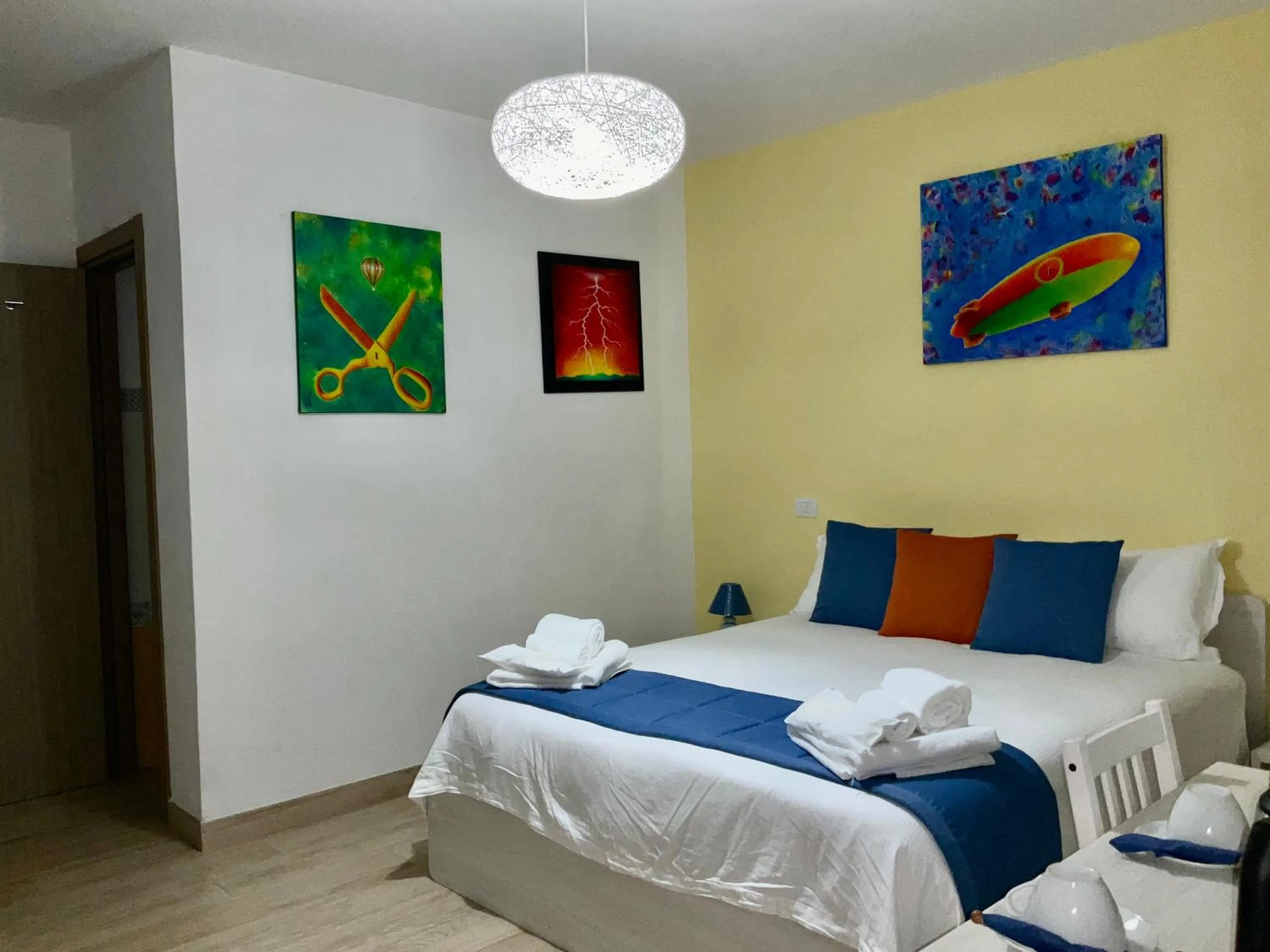 Bedroom, Bed in 'A Room de' Scugnizzi