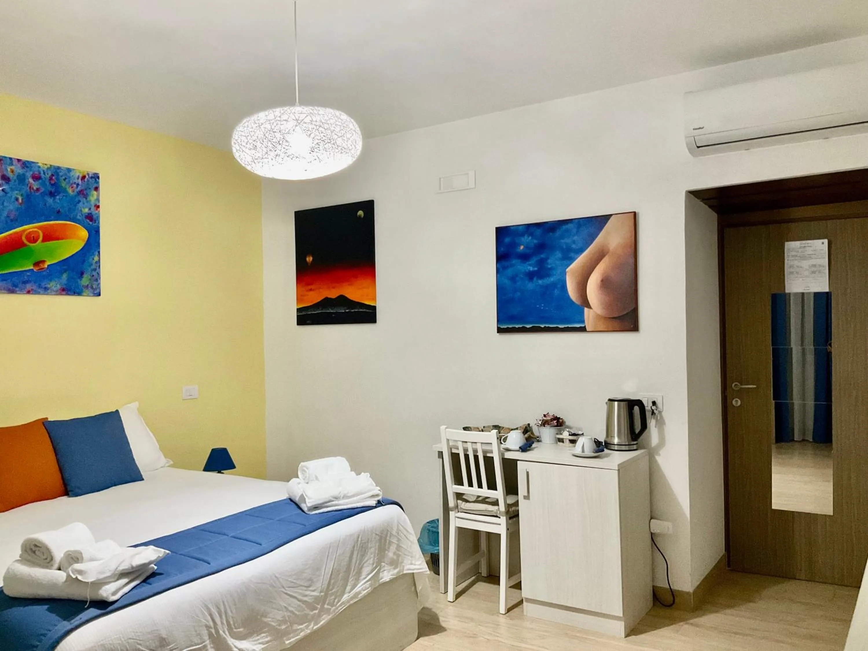 Bedroom, Bed in 'A Room de' Scugnizzi