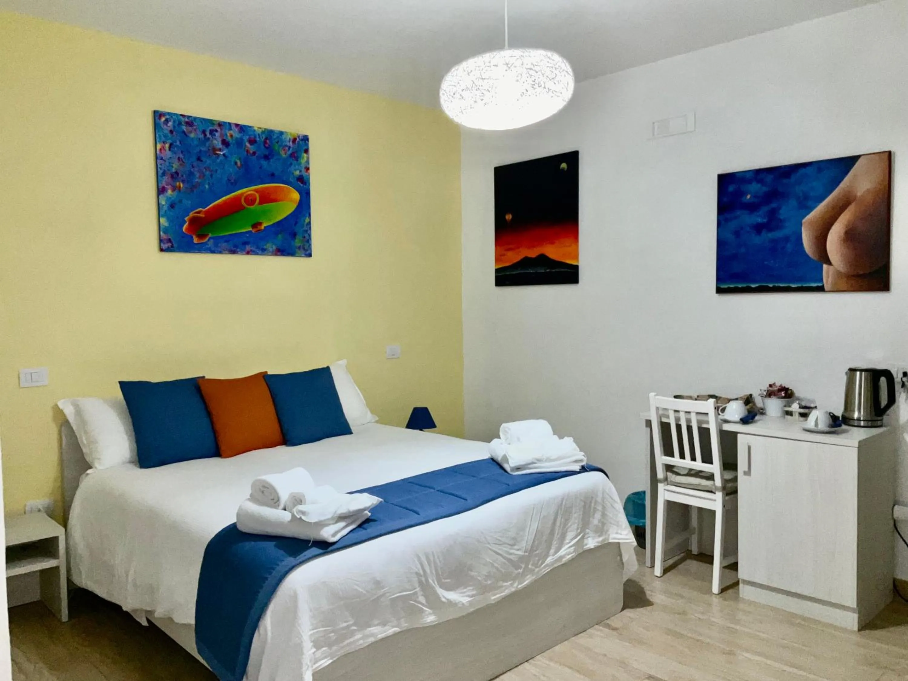 Bedroom, Bed in 'A Room de' Scugnizzi