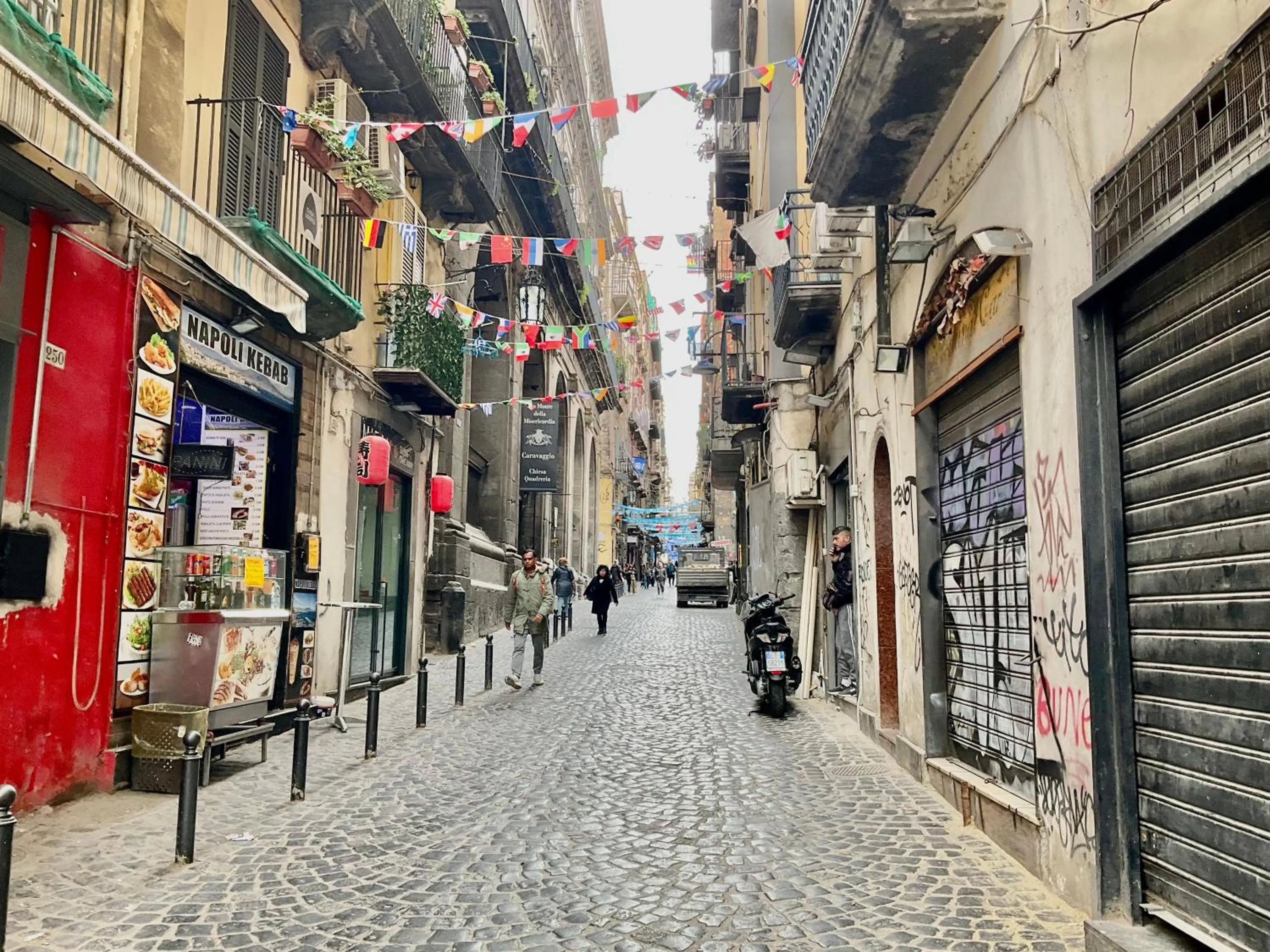 Neighbourhood in 'A Room de' Scugnizzi