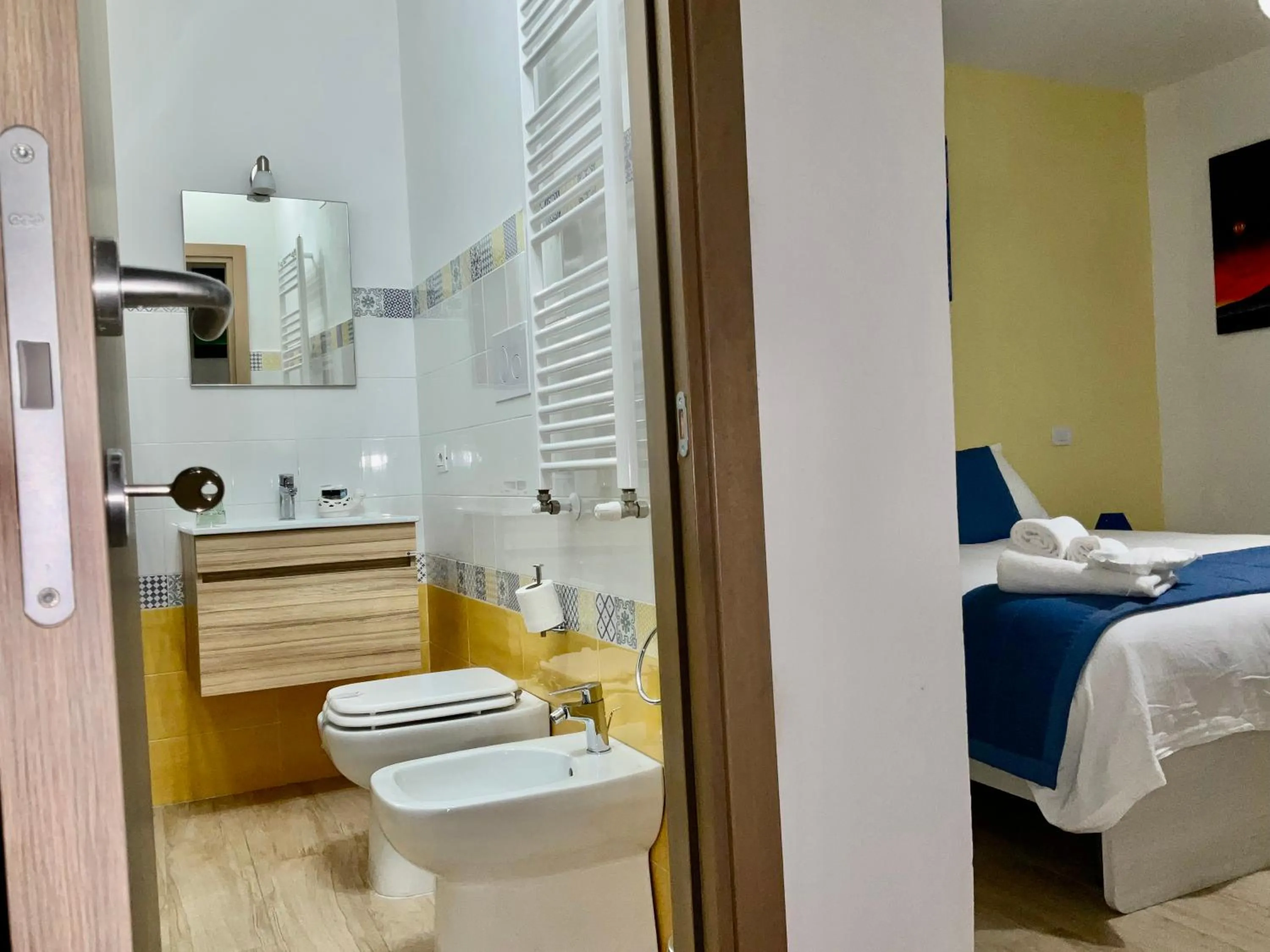 Bathroom, Bed in 'A Room de' Scugnizzi