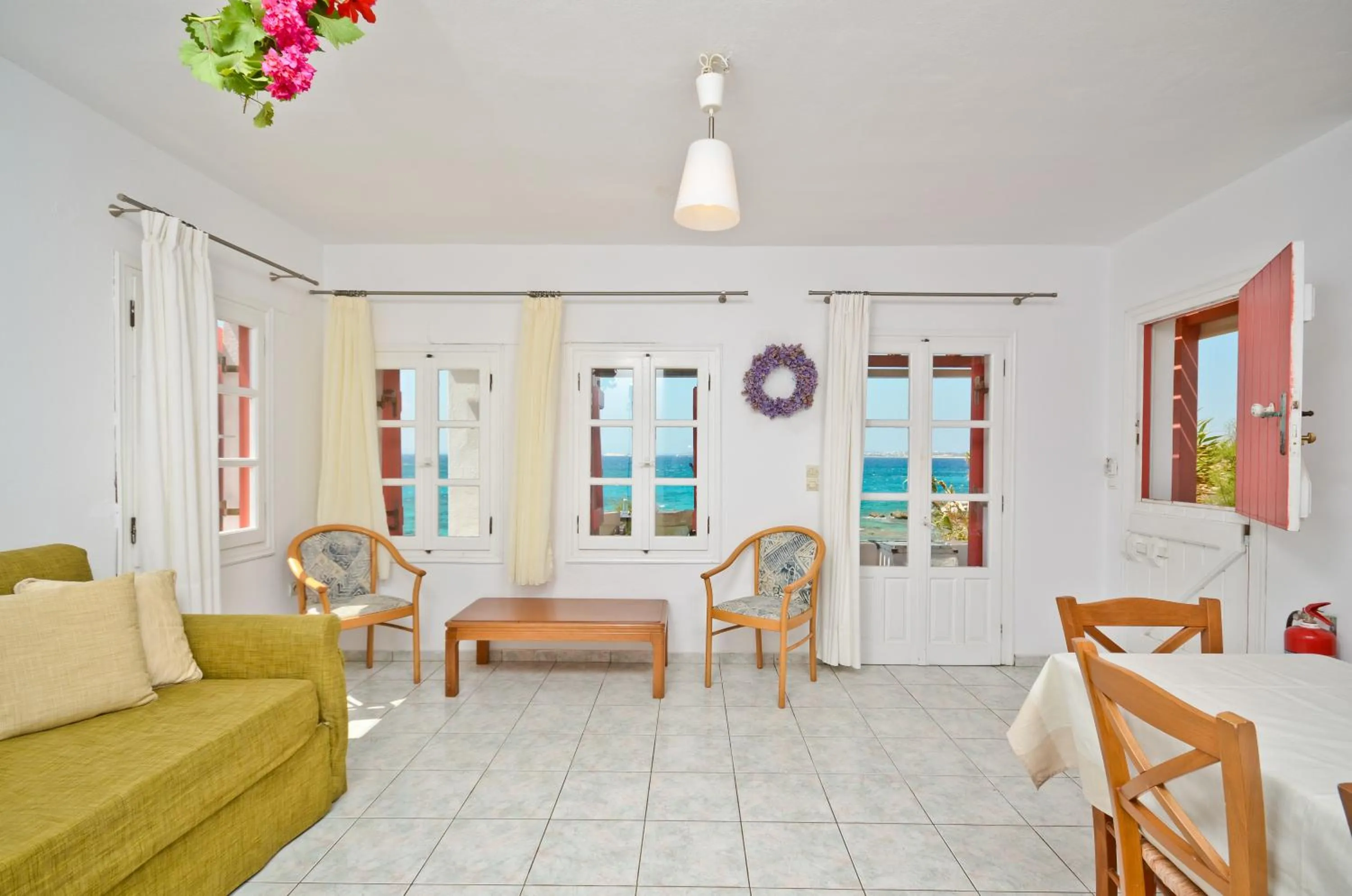 Day in Ydreos Studios & Apartments