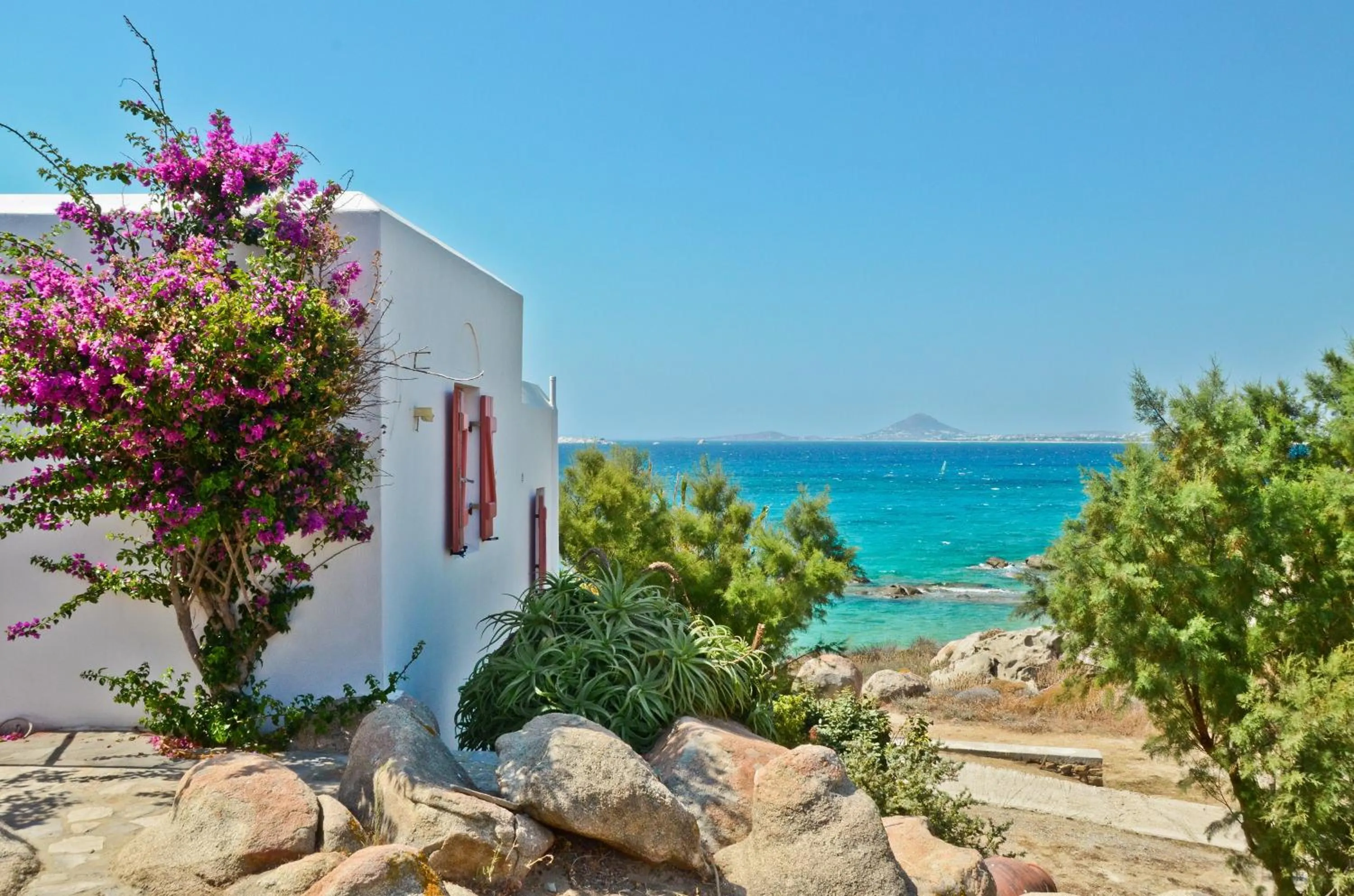 Facade/entrance in Ydreos Studios & Apartments