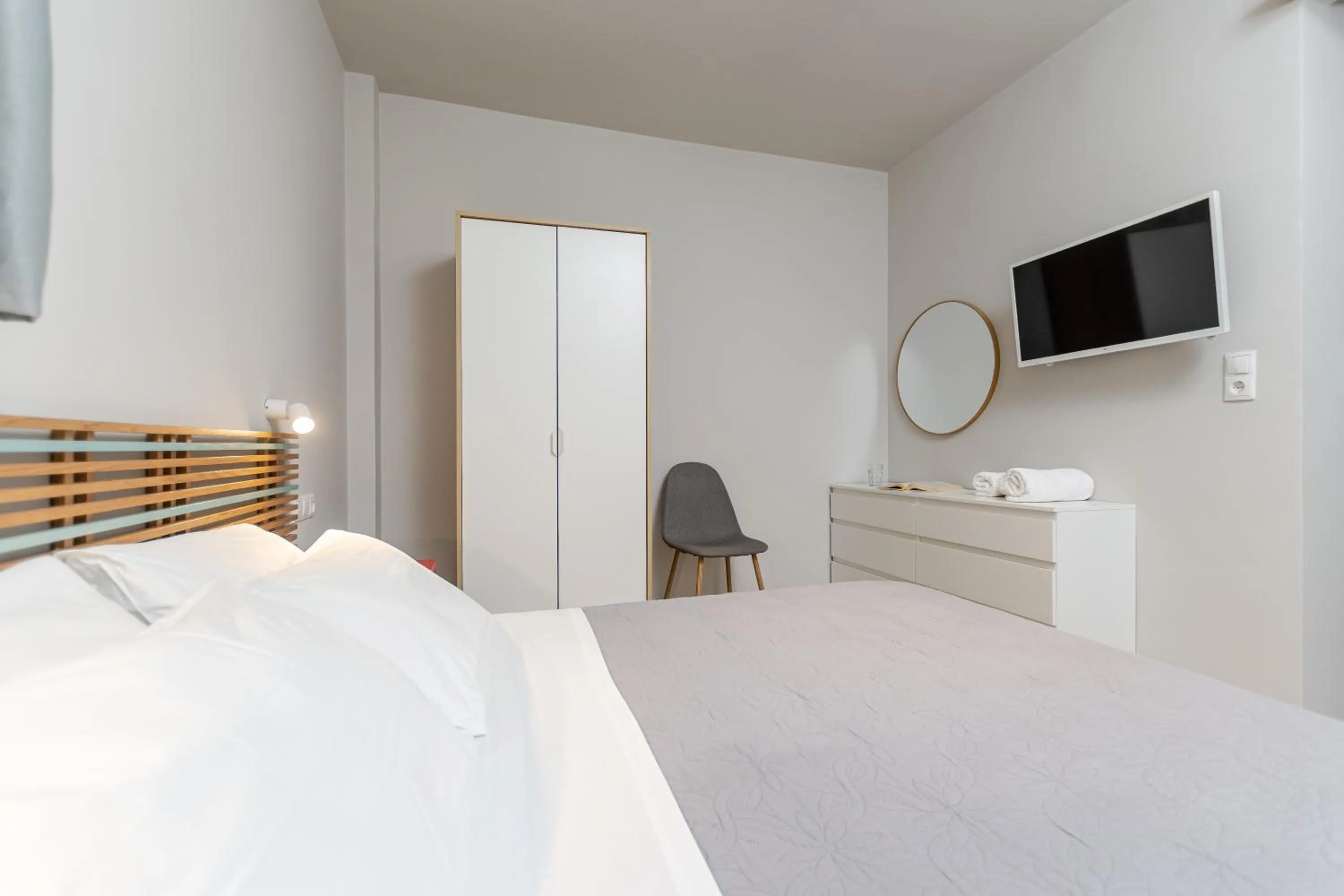 wardrobe, Bed in Ydreos Studios & Apartments