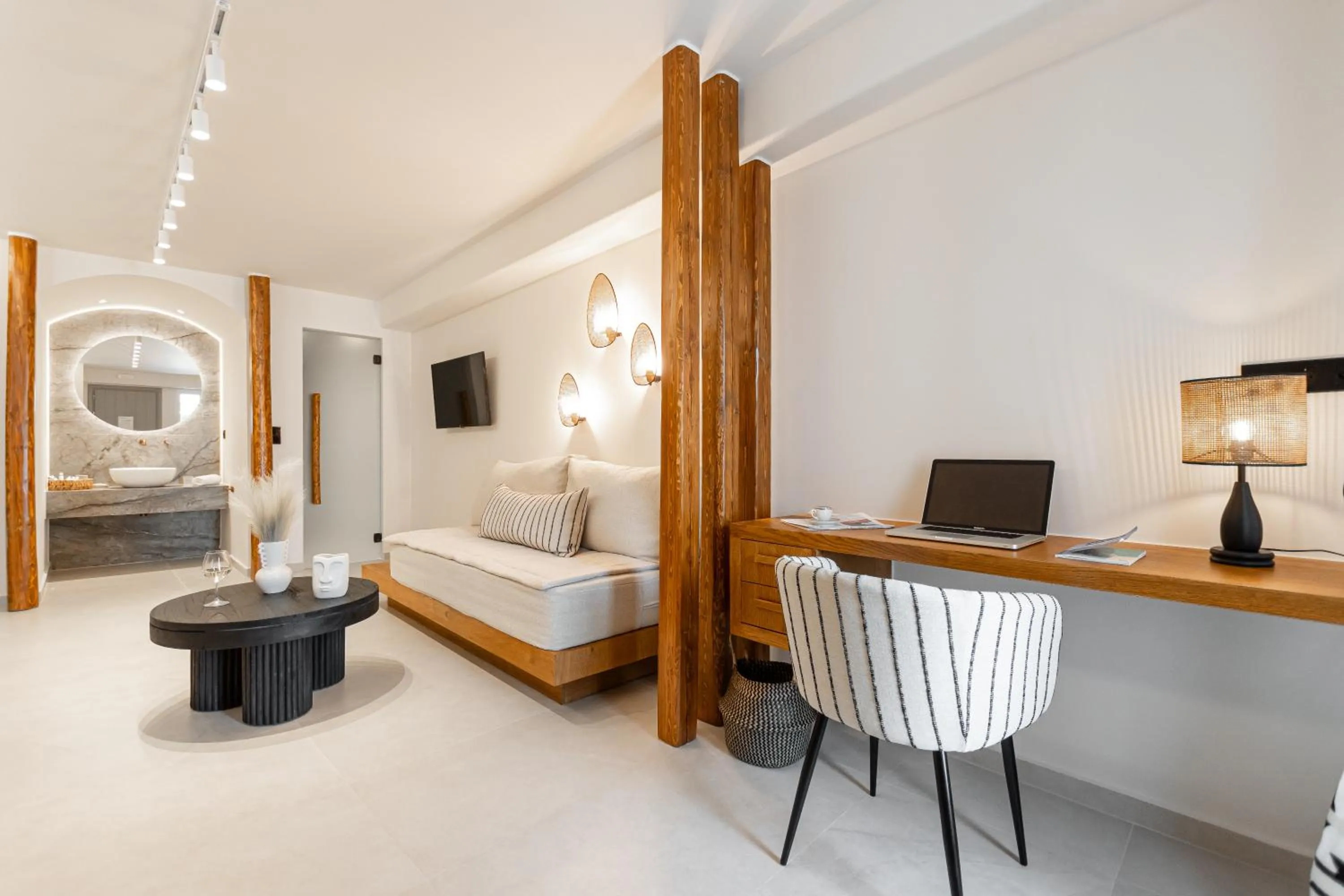 Shower, Bed in Almiriki Naxos Beachside Living