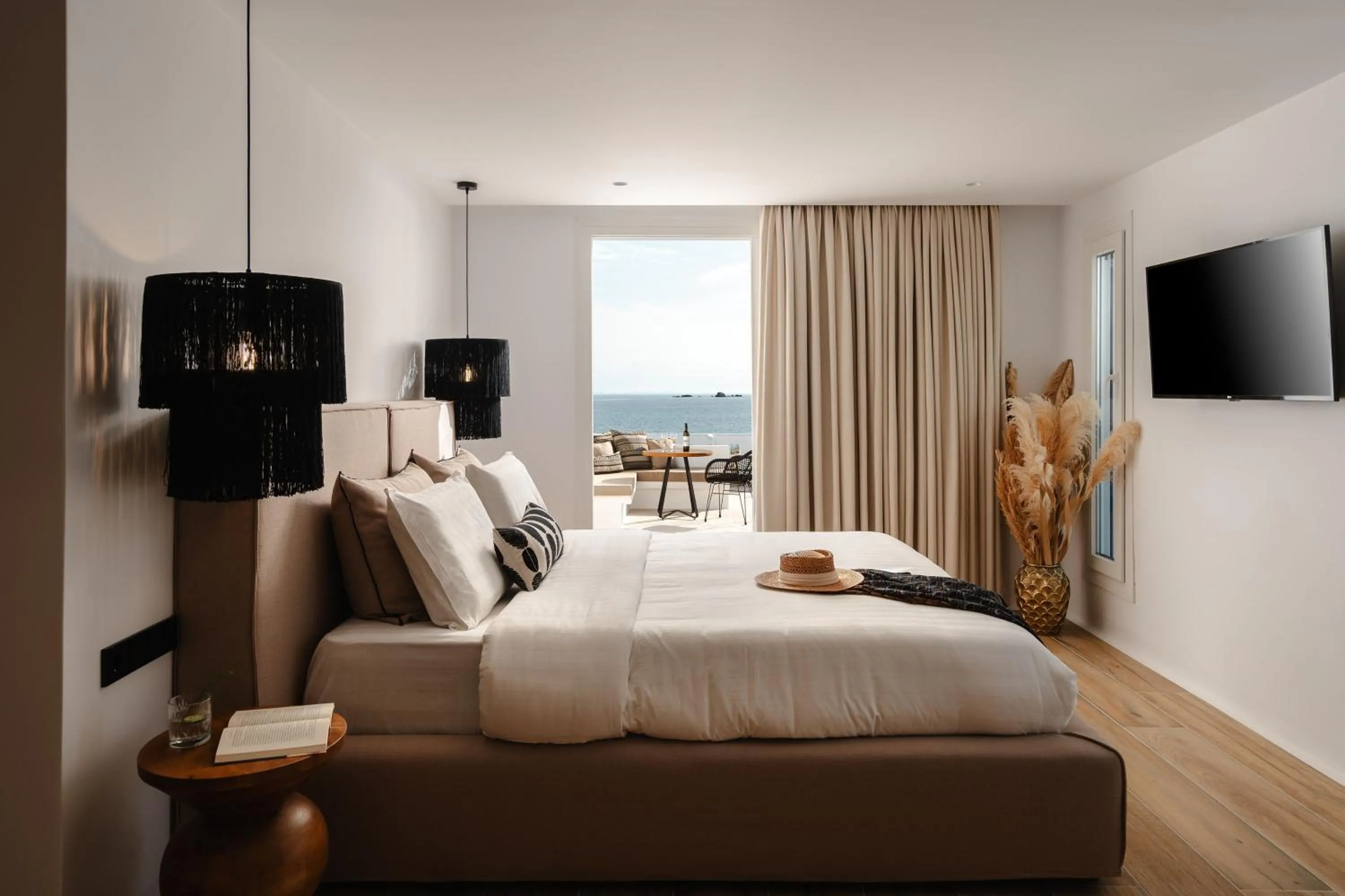 Shower, Bed in Almiriki Naxos Beachside Living