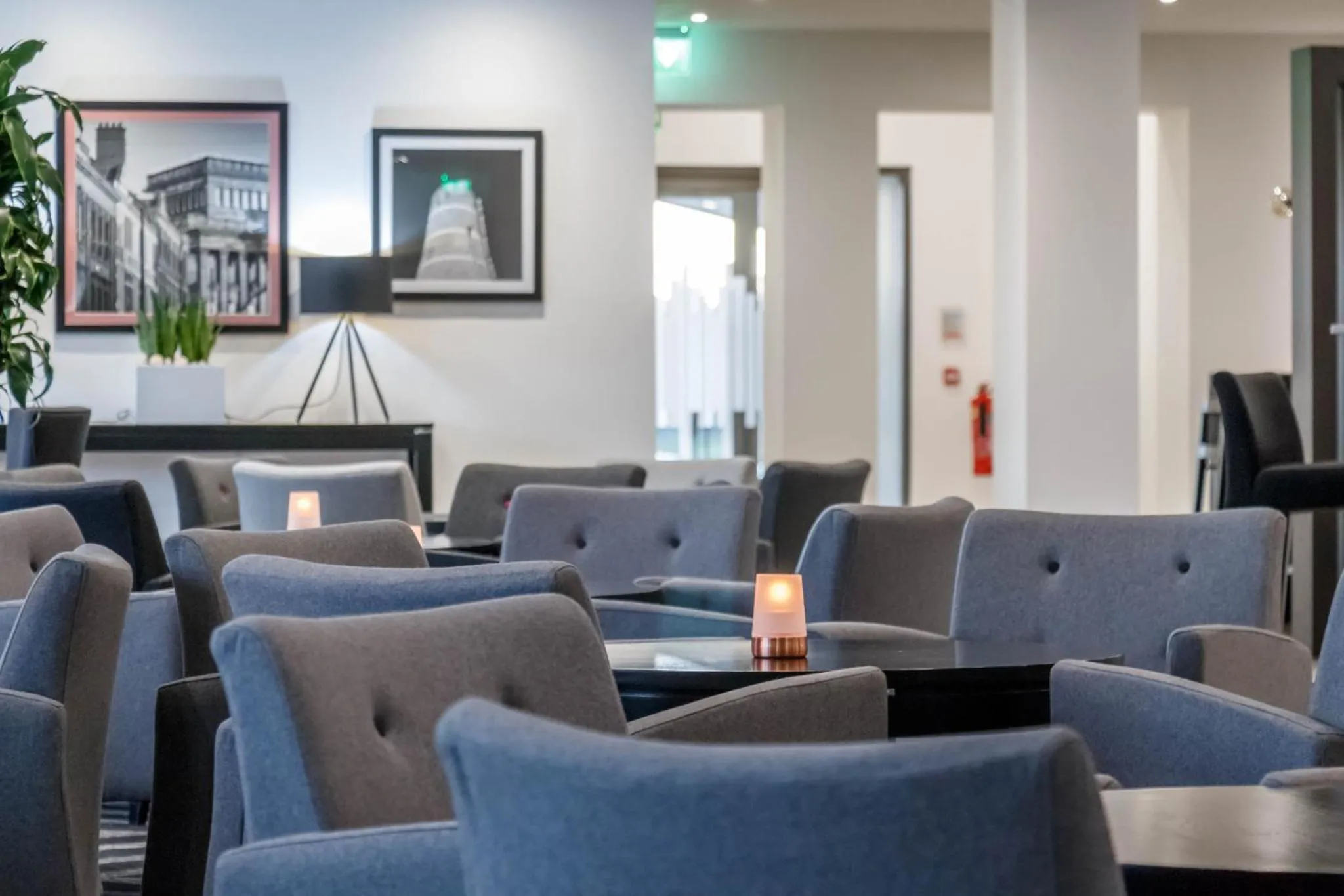 Lounge or bar in Garner Hotel Preston Samlesbury by IHG