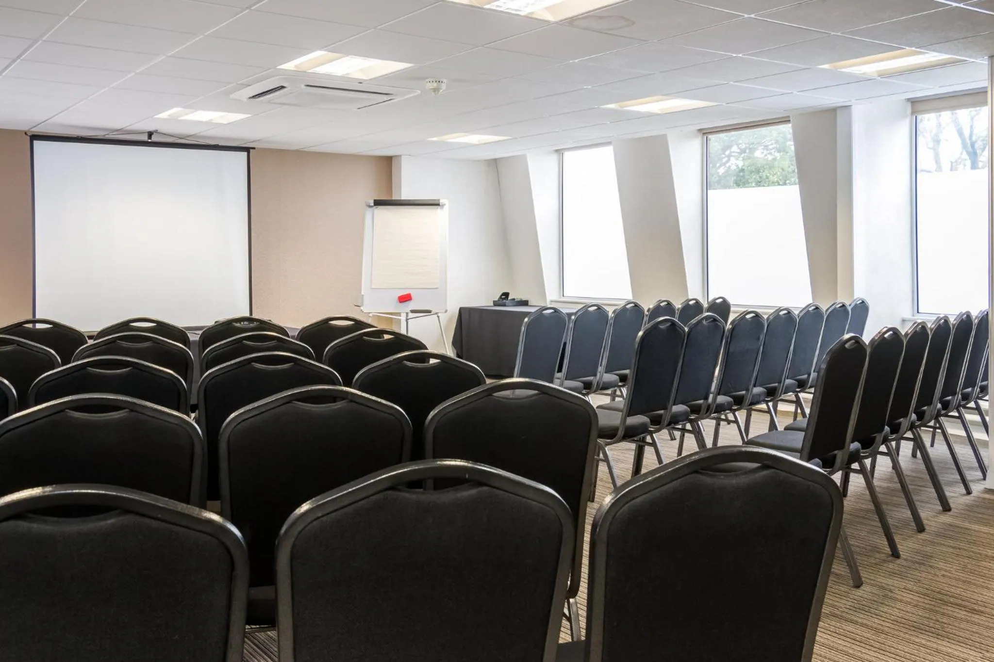 Meeting/conference room in Garner Hotel Preston Samlesbury by IHG