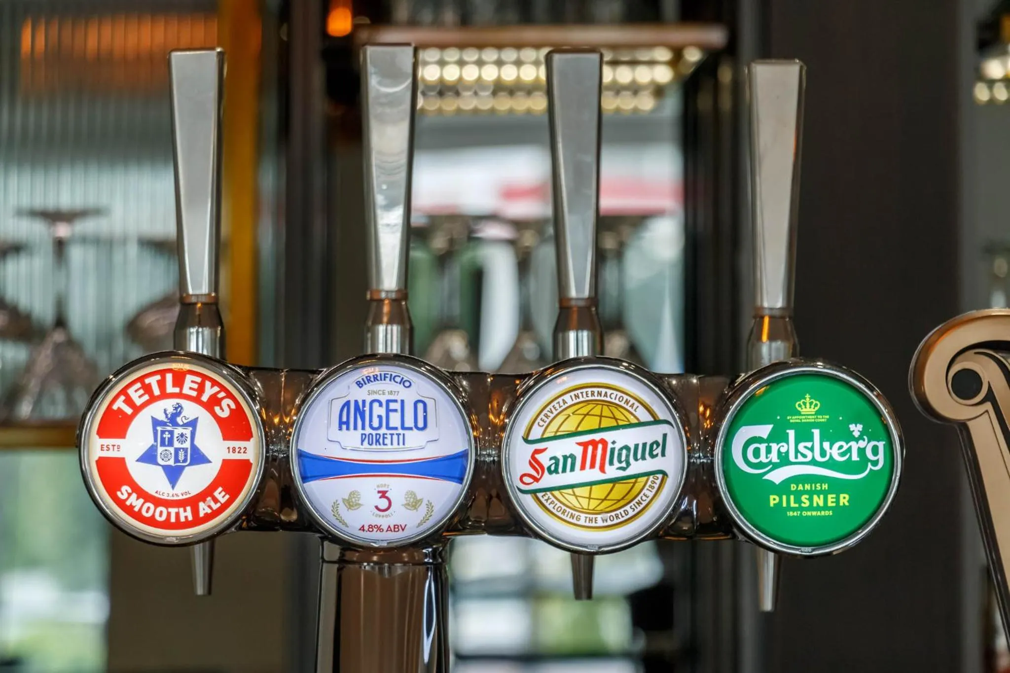 Lounge or bar in Garner Hotel Preston Samlesbury by IHG