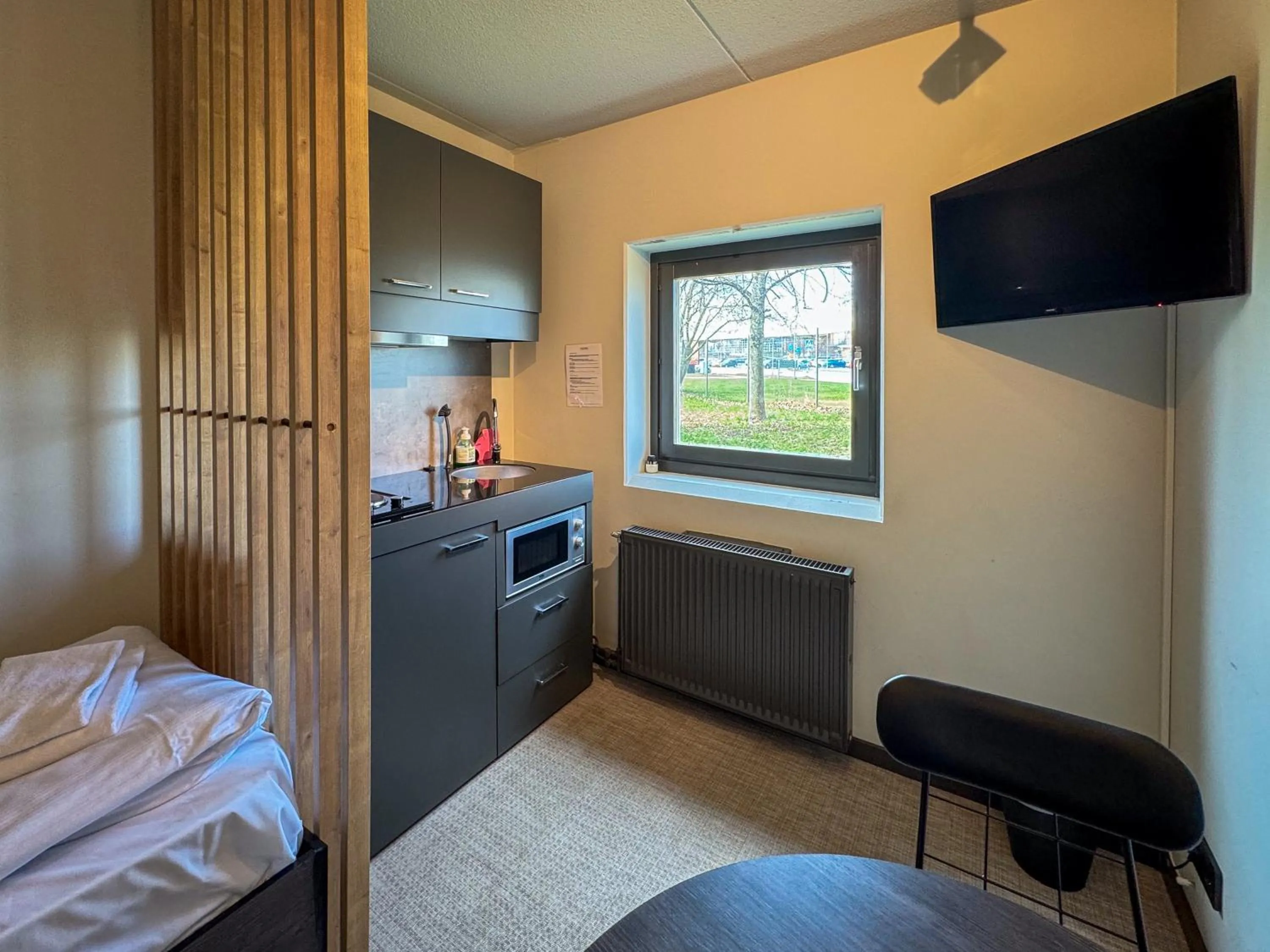 TV and multimedia, Bed in Jönköping Hotel Apartments