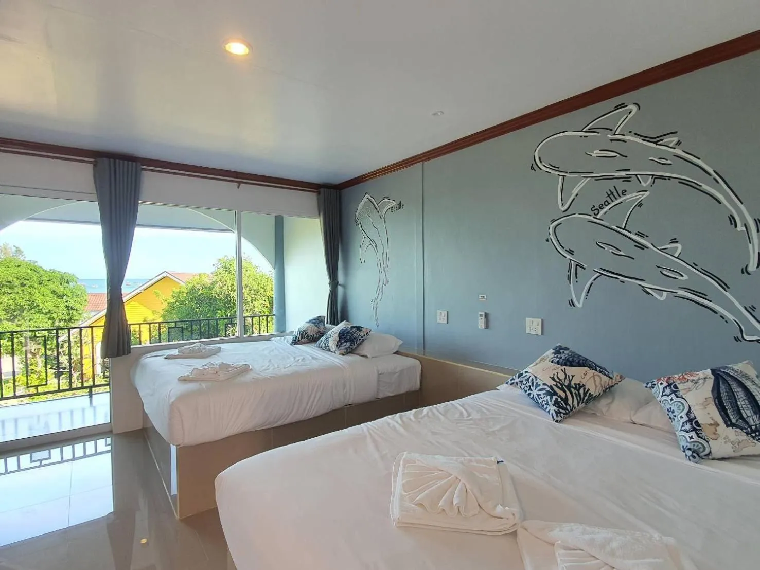 Photo of the whole room, Bed in Seattle Samaesarn Resort