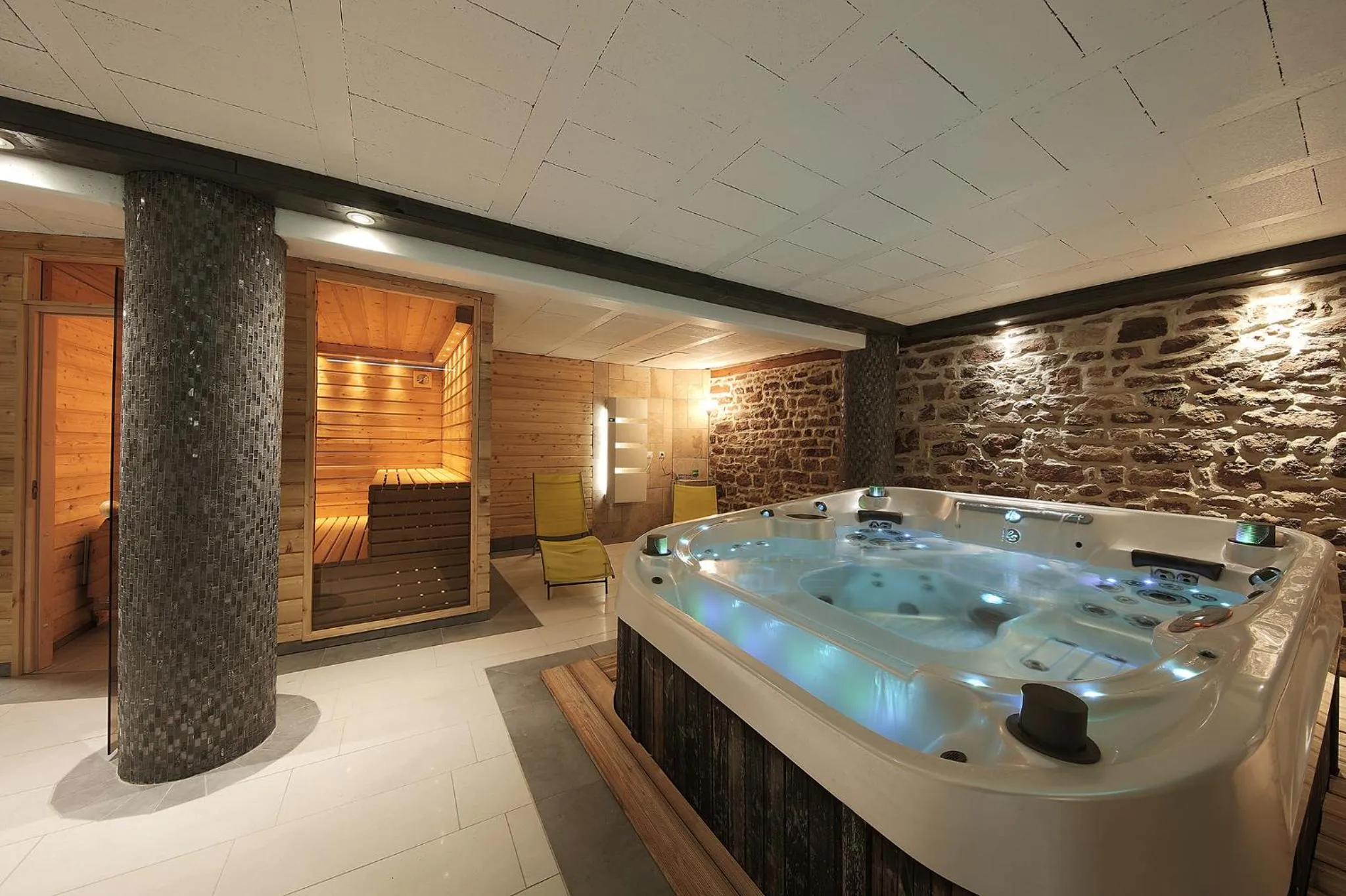 Spa and wellness centre/facilities in Le Domaine du Verger, Chambres et SPA prive