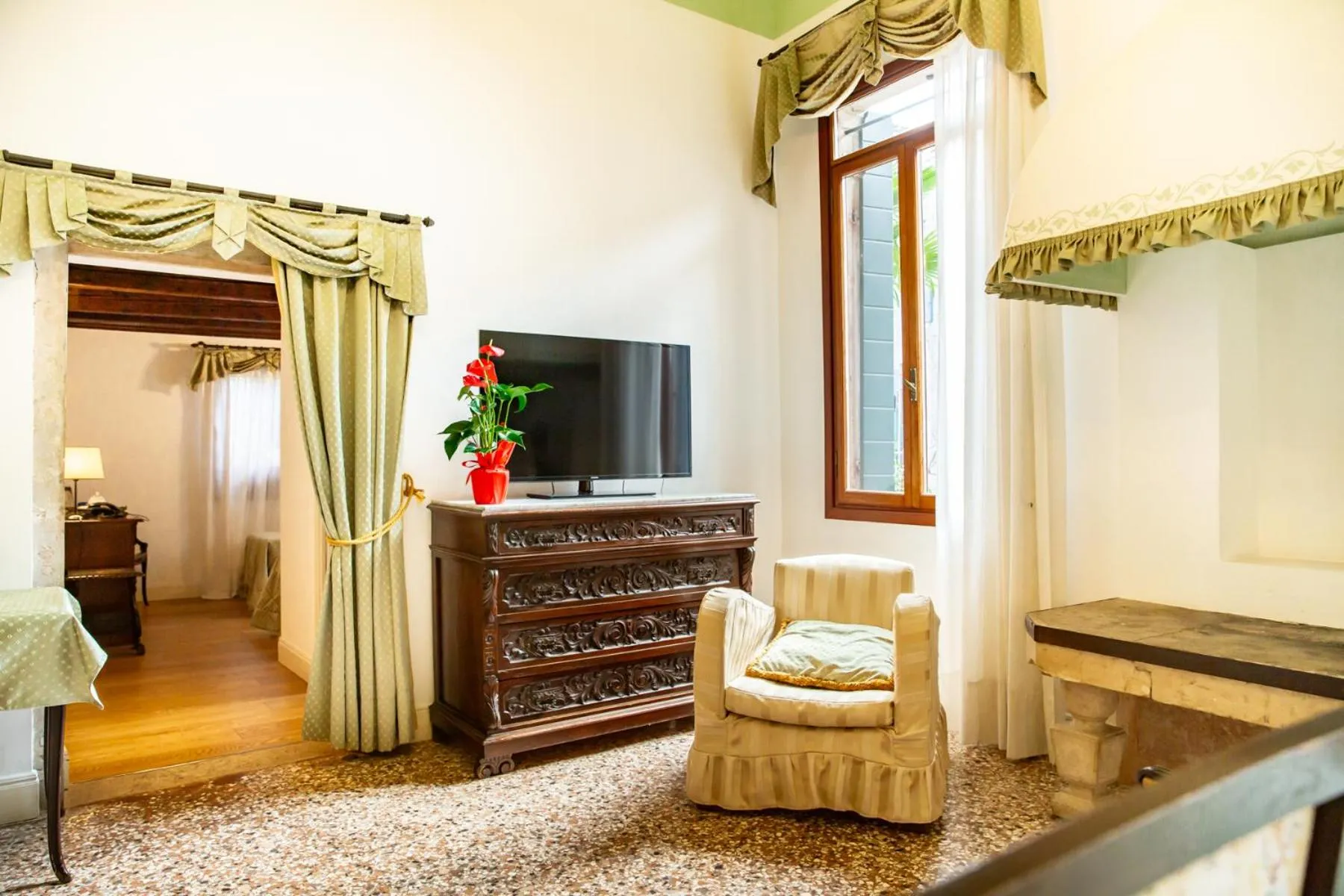 Photo of the whole room, Bed in Hotel Sant'Antonin