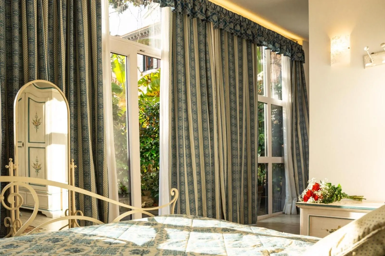 Patio, Bed in Hotel Sant'Antonin