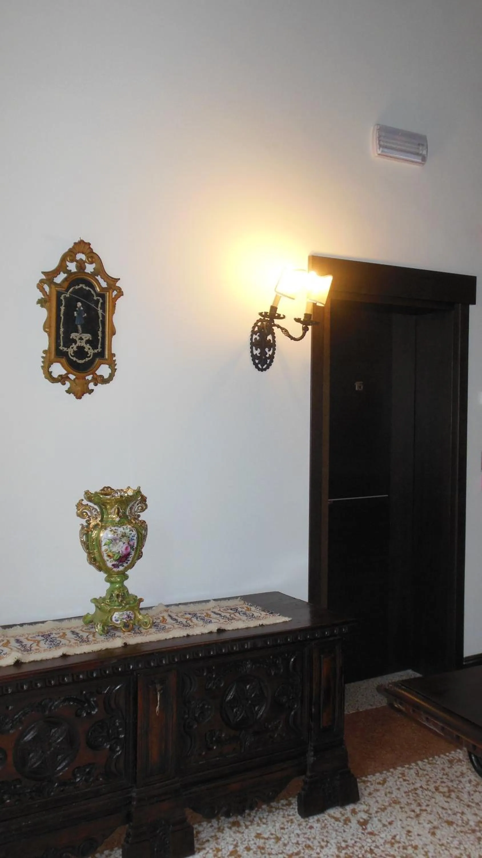 Decorative detail in Hotel Sant'Antonin