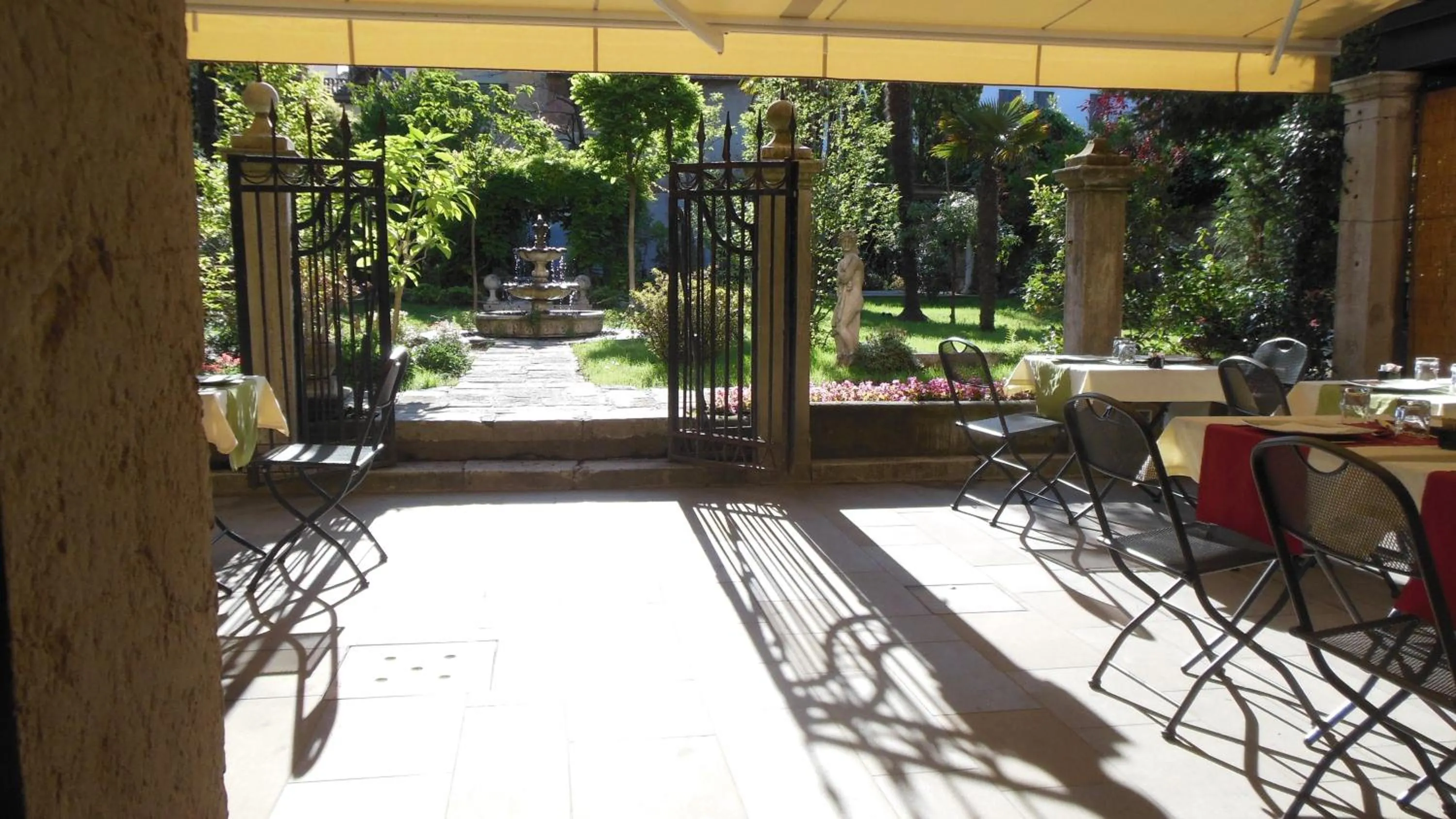 Restaurant/places to eat in Hotel Sant'Antonin