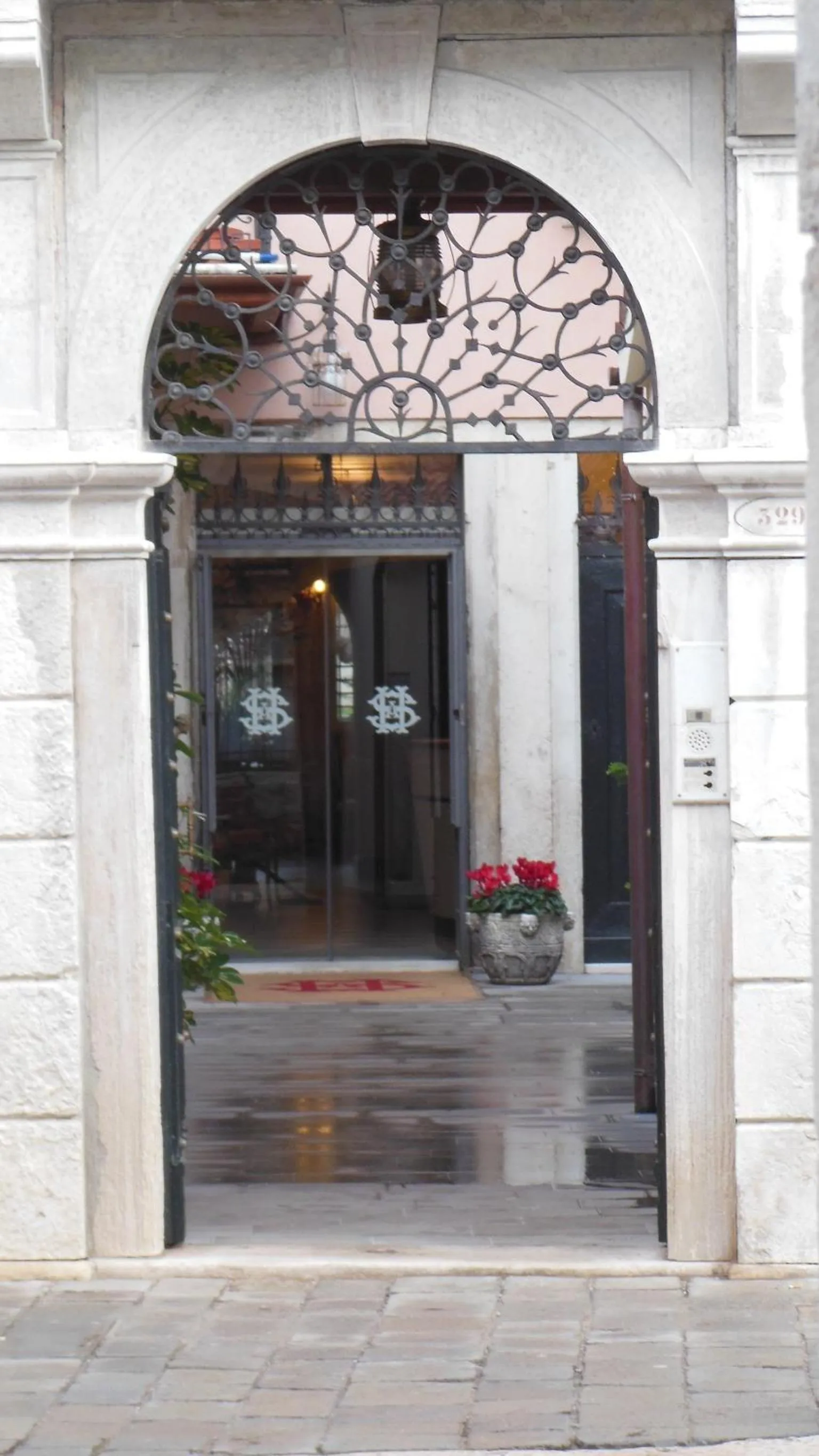 Facade/entrance in Hotel Sant'Antonin