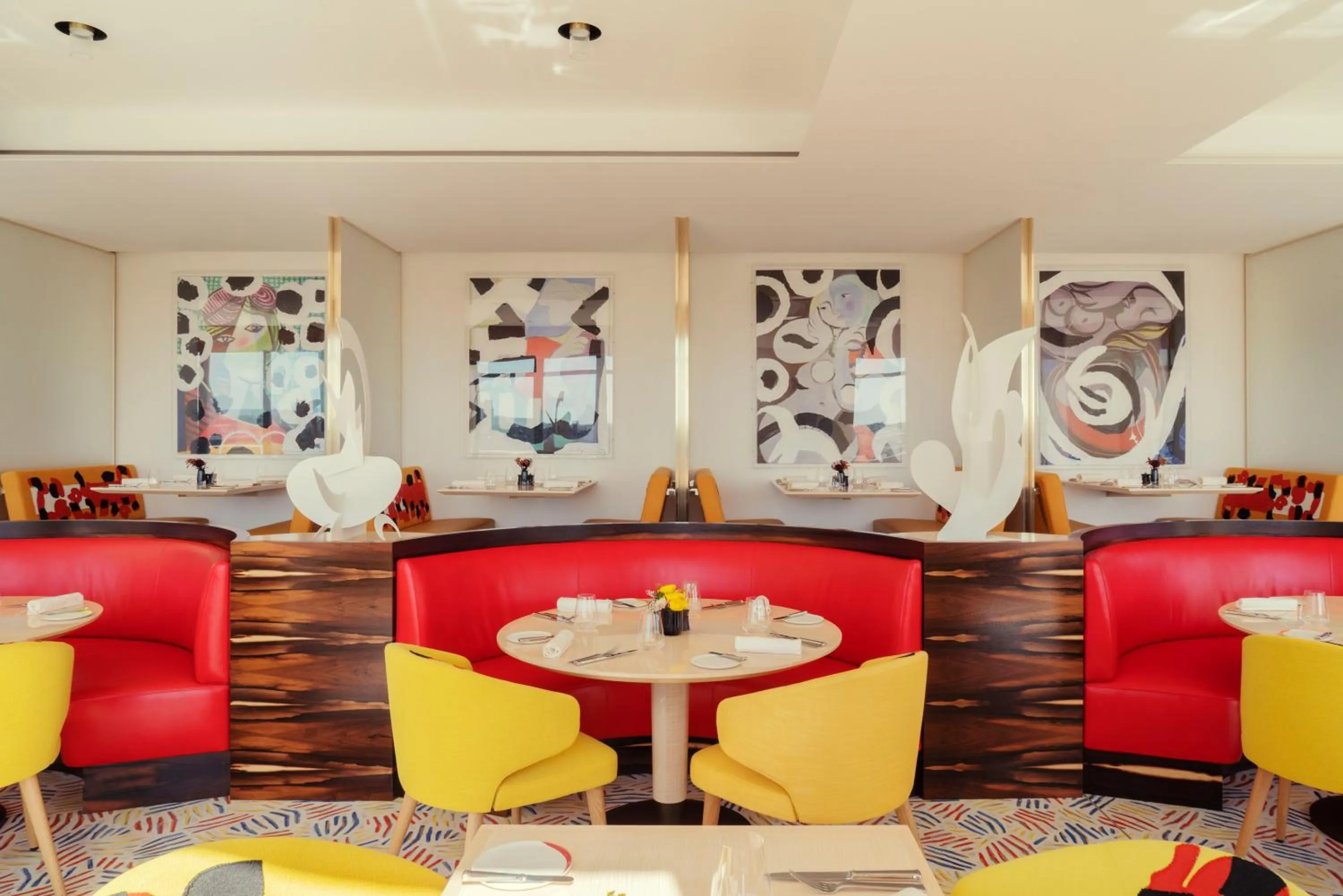 Restaurant/places to eat in Cheval Blanc Paris & Dior Spa Cheval Blanc Paris