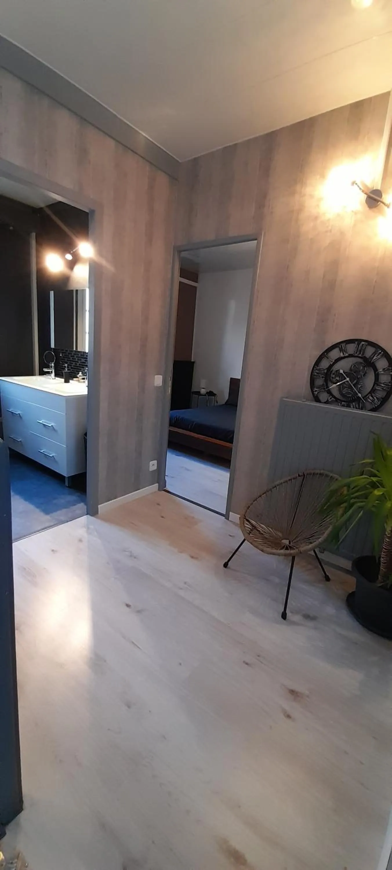 Property building, Bed in La maison d hôte d emmanuelle