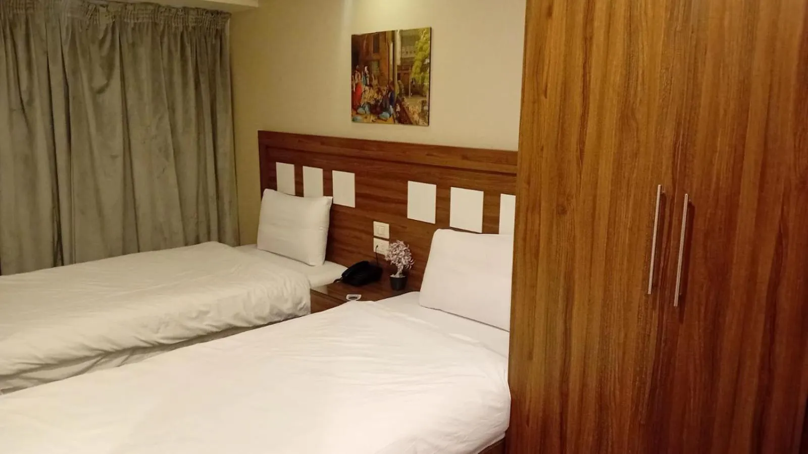 Photo of the whole room, Bed in Royal Inn Residence