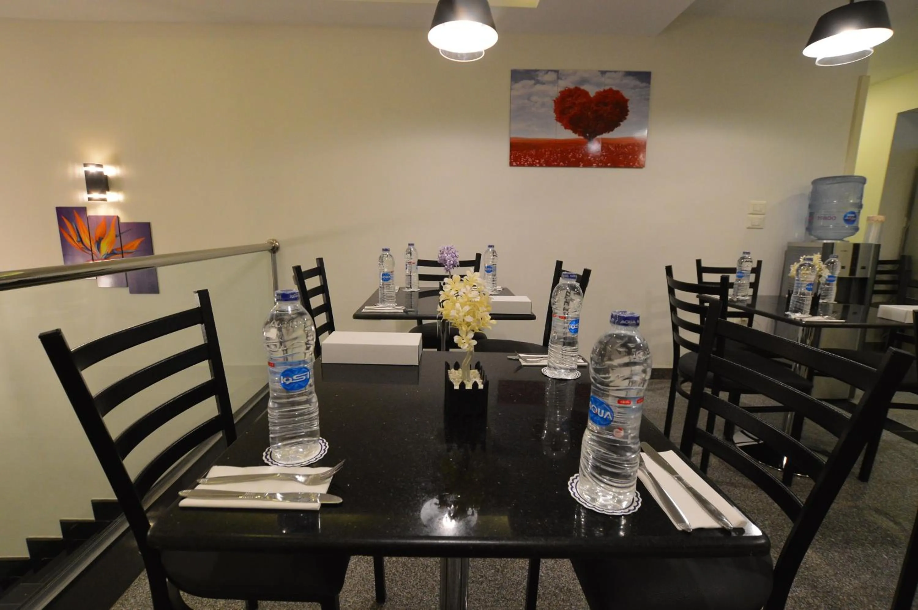 Restaurant/places to eat in Royal Inn Residence