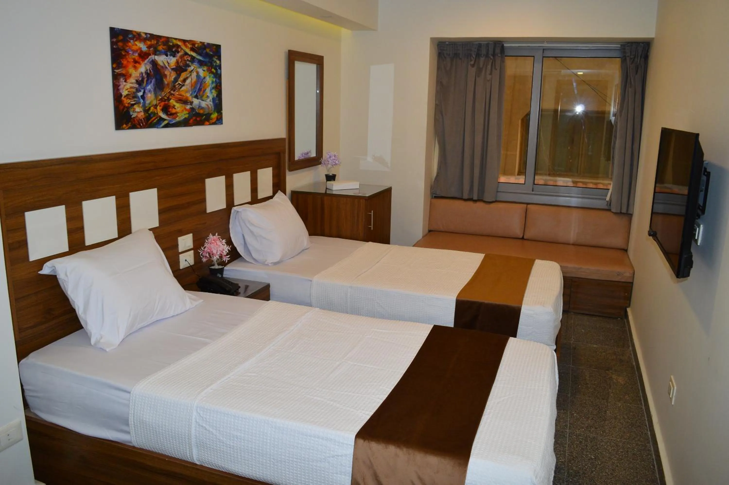 Photo of the whole room, Bed in Royal Inn Residence