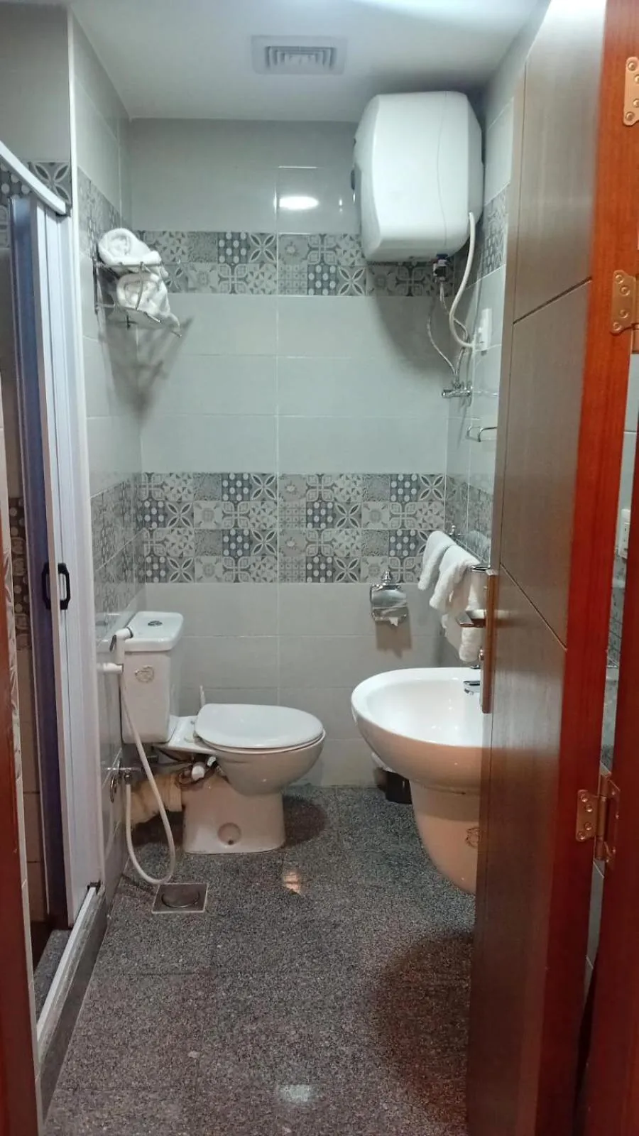 Shower in Royal Inn Residence