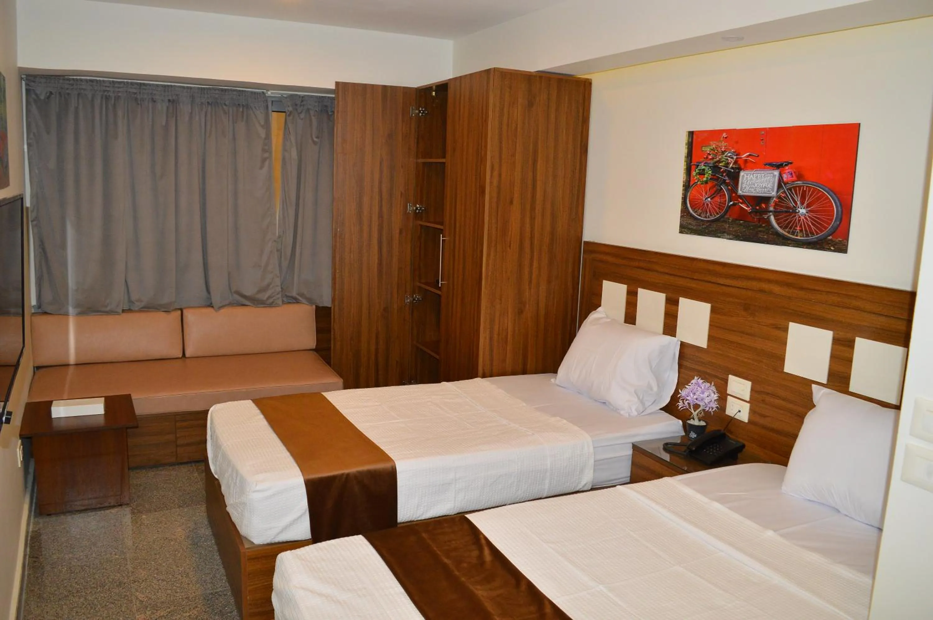 Photo of the whole room, Bed in Royal Inn Residence