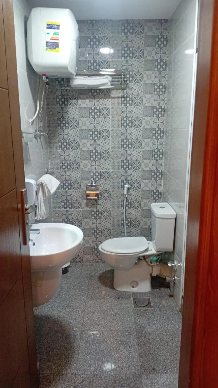 Shower in Royal Inn Residence