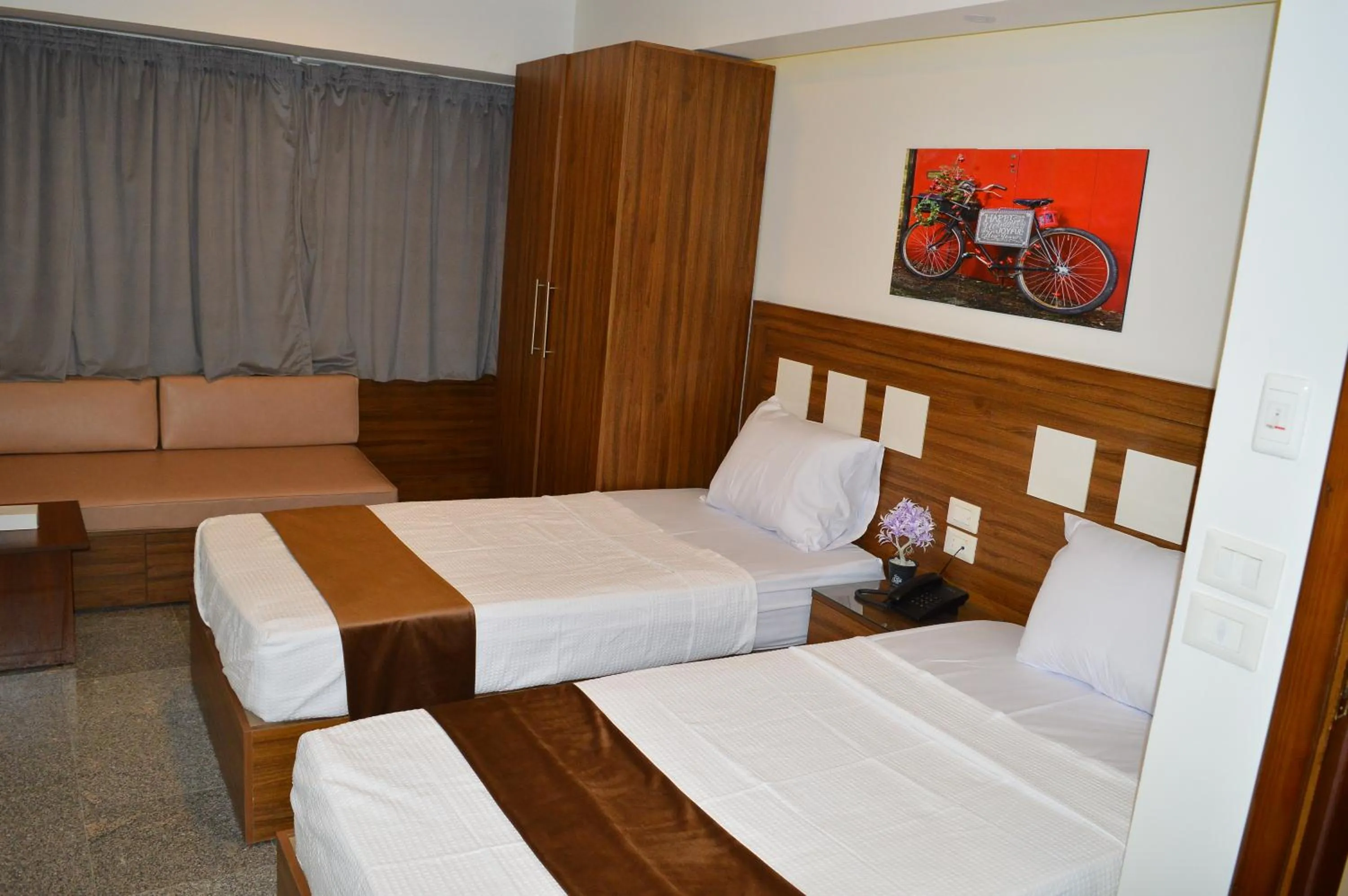 Seating area, Bed in Royal Inn Residence