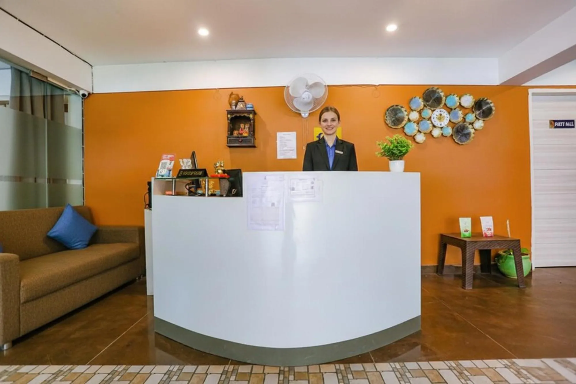 Lobby or reception in FabHotel Sky Rise Inn Near Medanta- The Medicity Hospital, Gurugram