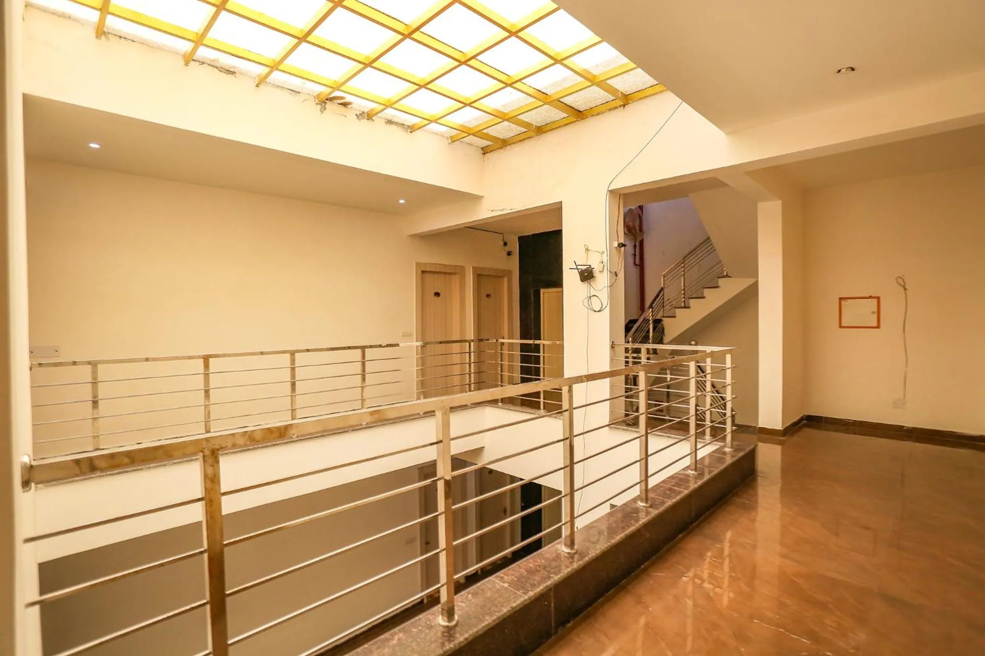 Lobby or reception, Bed in FabHotel Sky Rise Inn Near Medanta- The Medicity Hospital, Gurugram