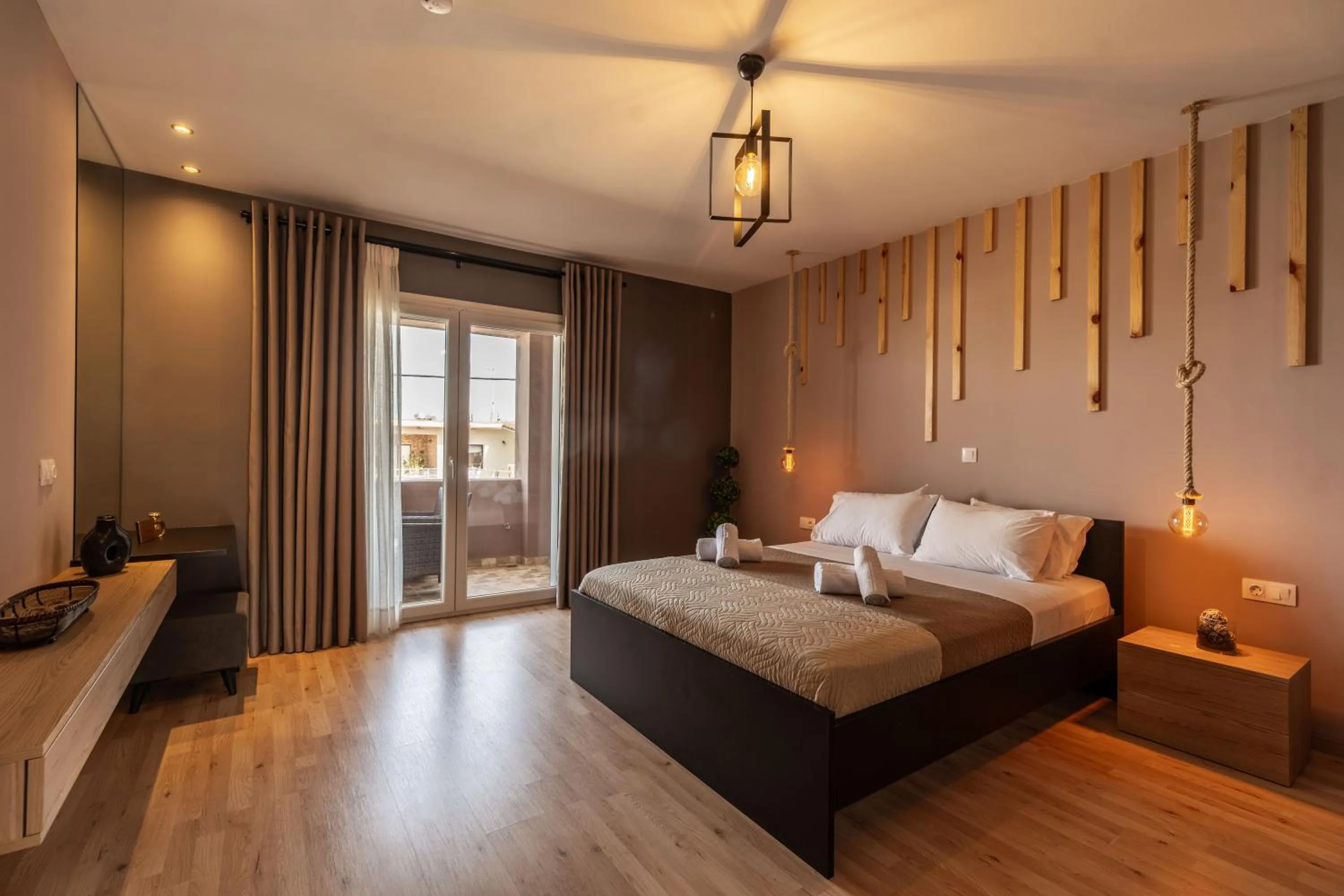 Bed in Semiso Beach Suites