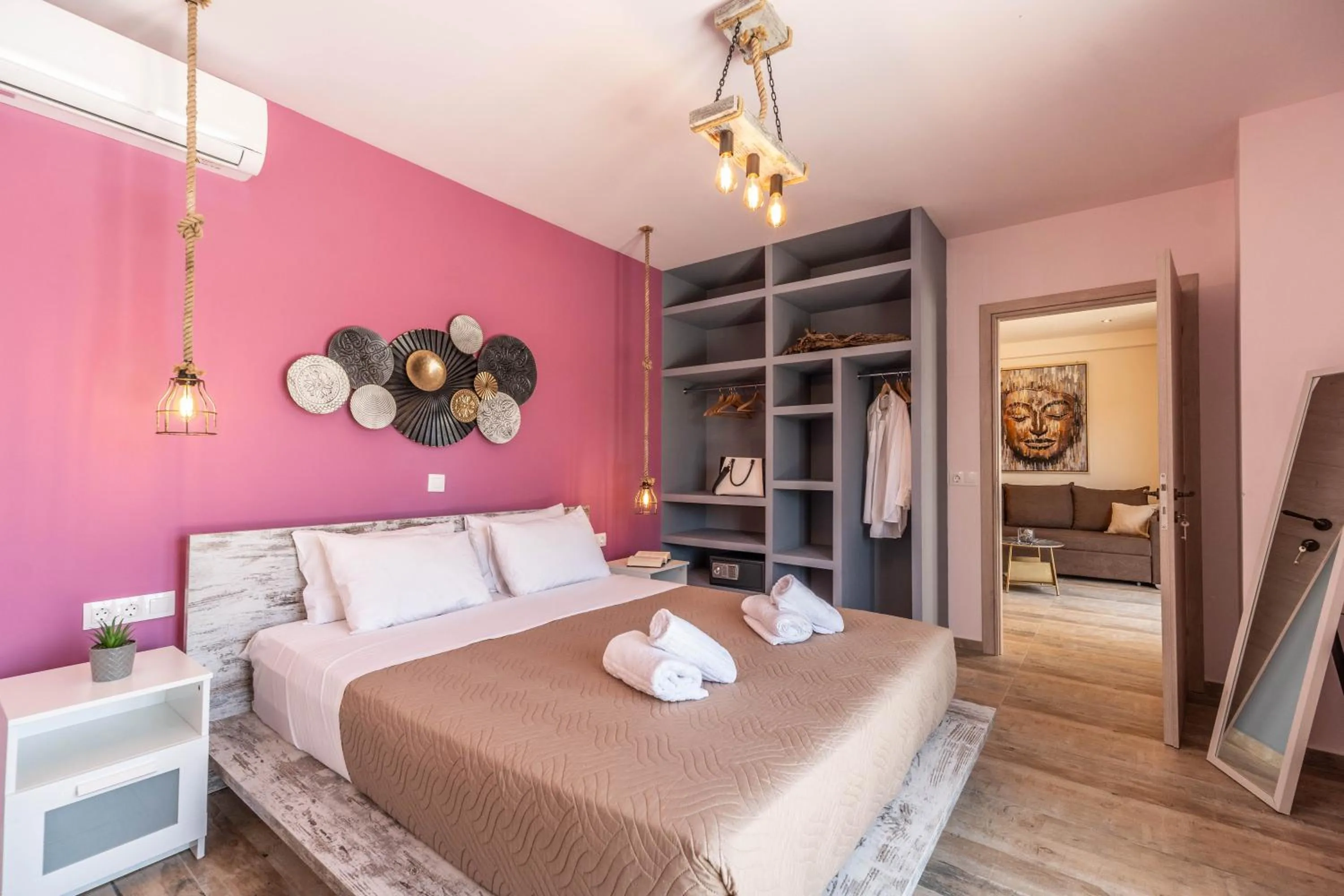 Bed in Semiso Beach Suites