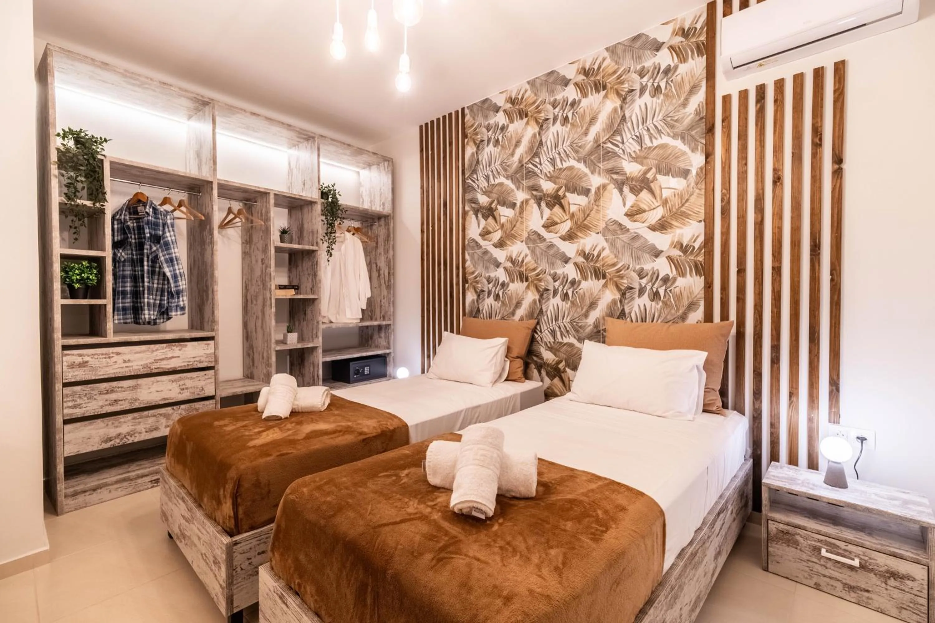 Bed in Semiso Beach Suites