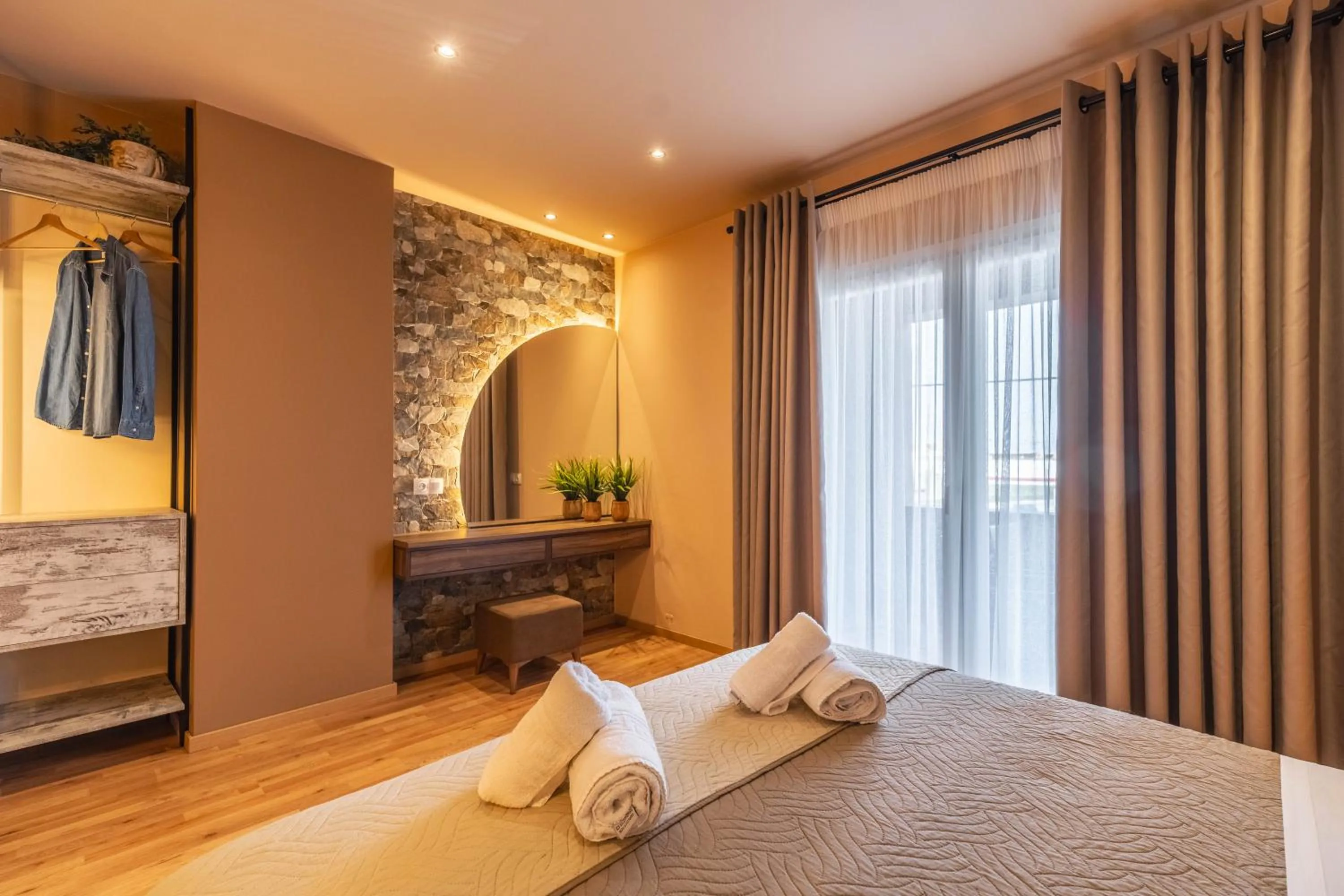 Bed in Semiso Beach Suites