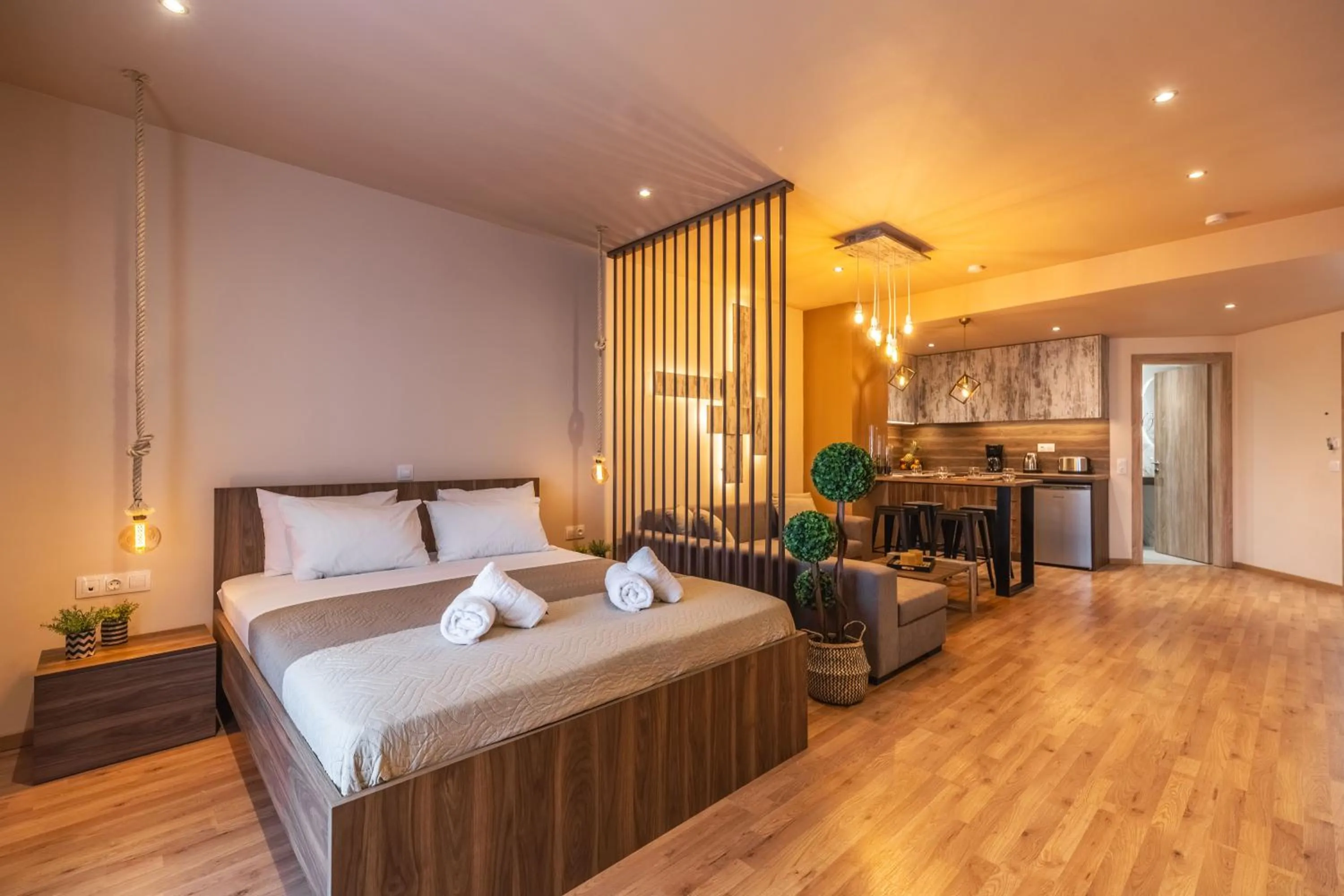 Bed in Semiso Beach Suites