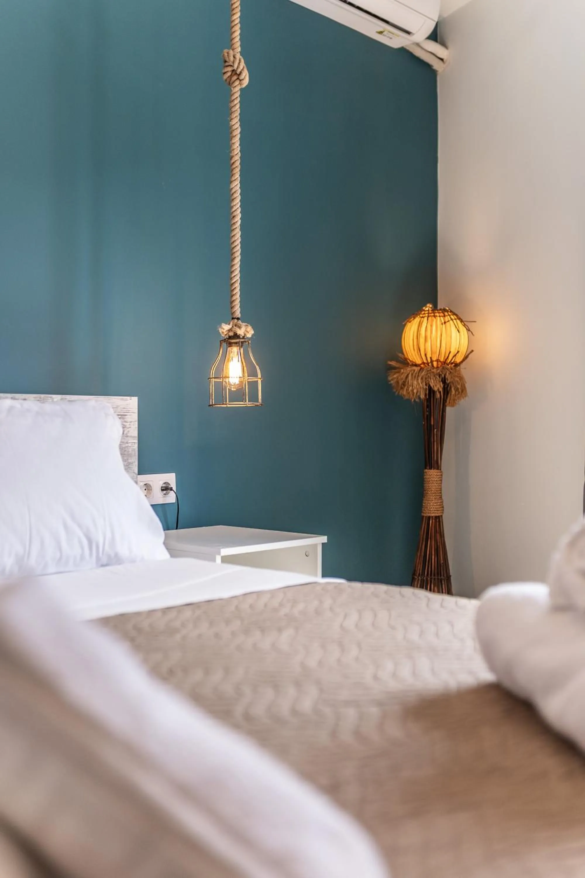 Bed in Semiso Beach Suites