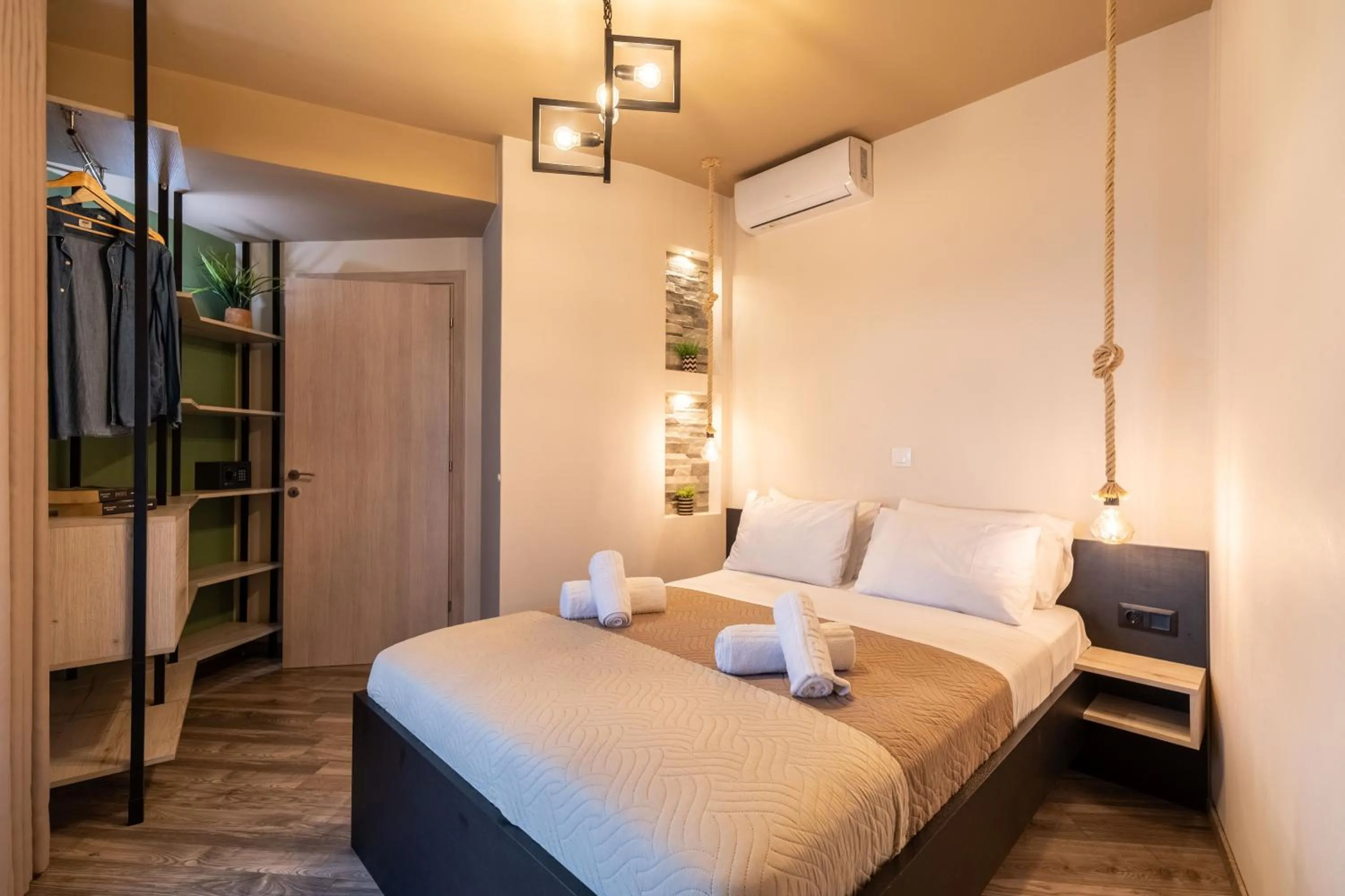 Bed in Semiso Beach Suites