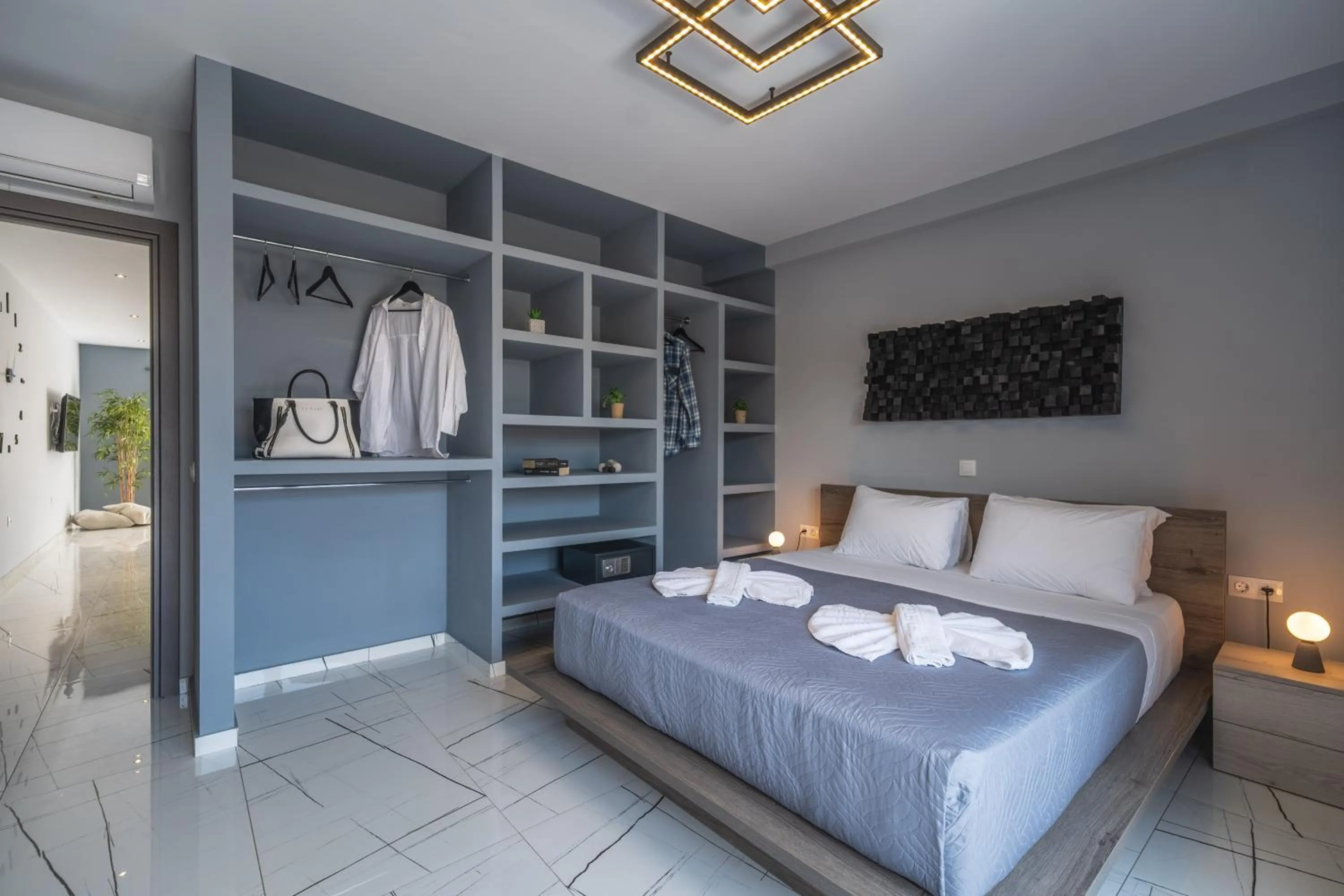 Bed in Semiso Beach Suites