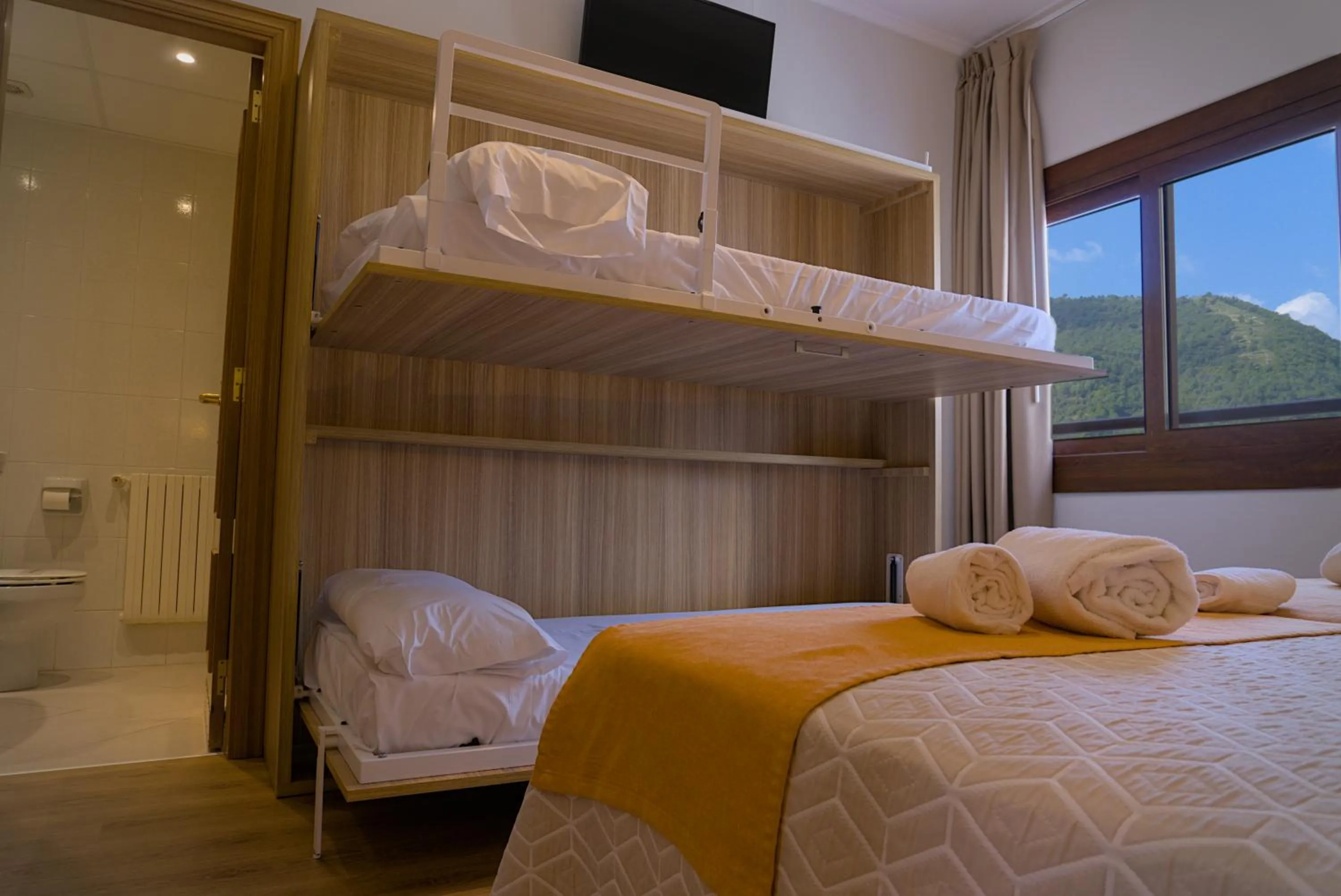 Bed in Hotel Boltaña Ordesa