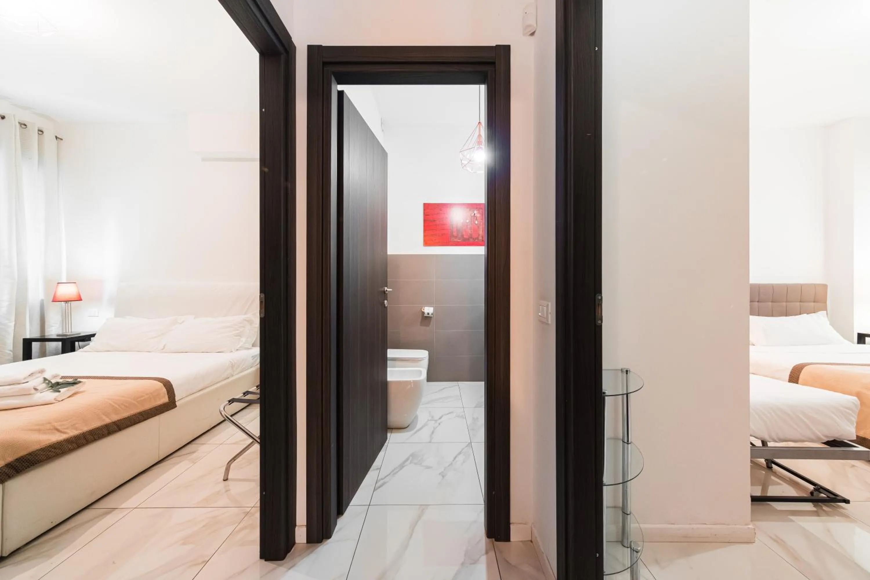 Photo of the whole room, Bed in Grand Central Room