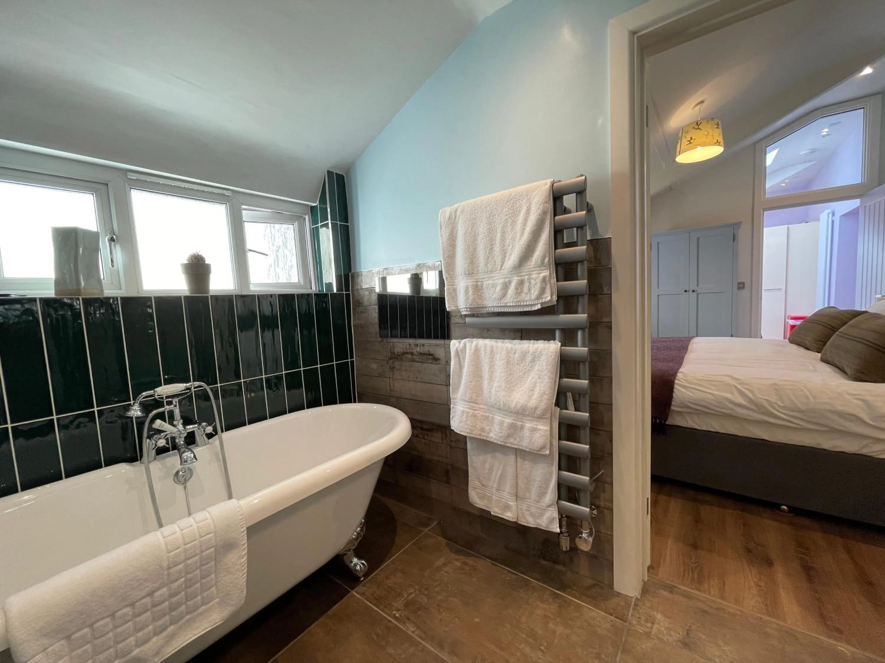 Bathroom, Bed in Moorview House