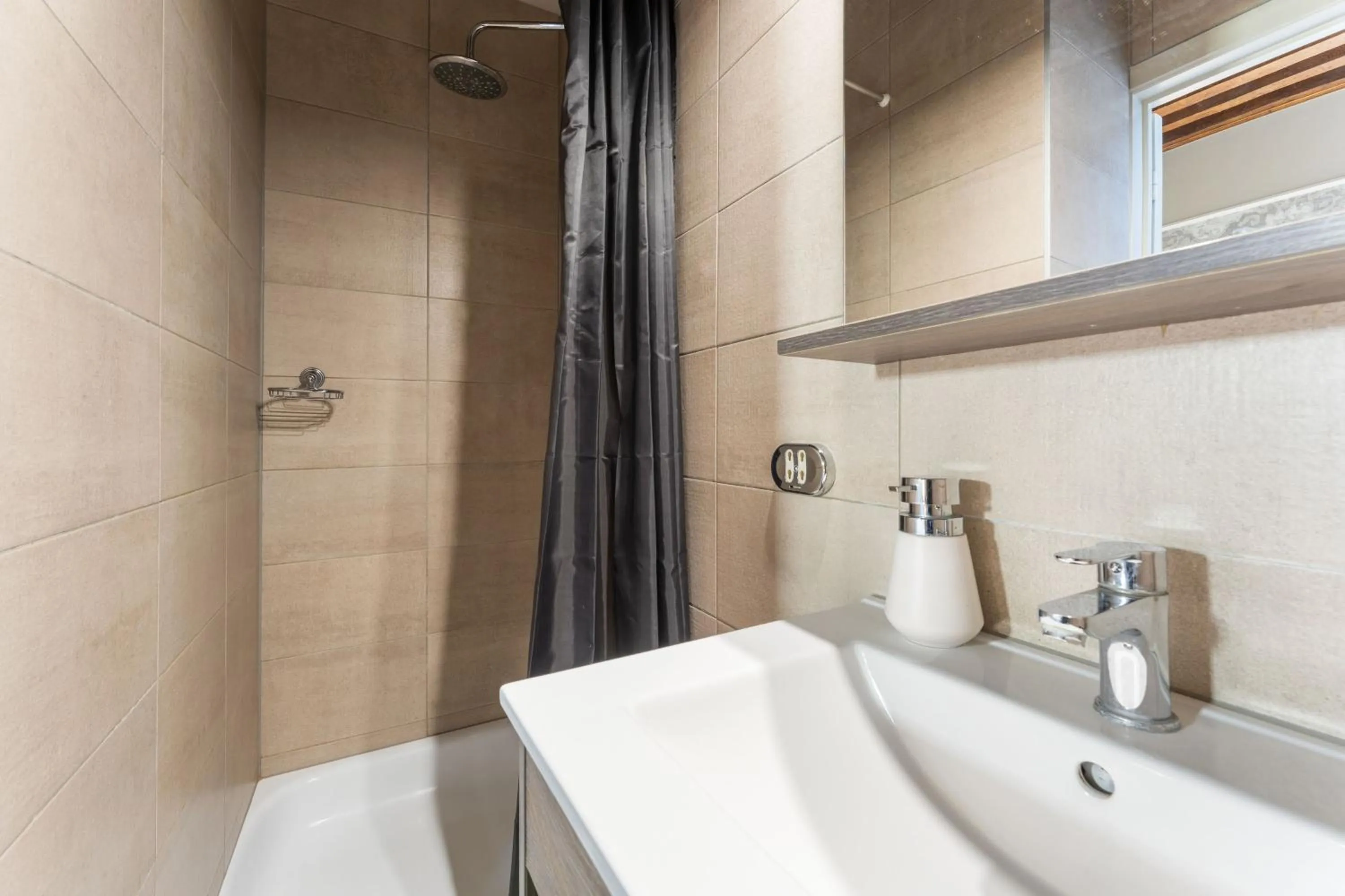 Shower in Hotel karel de stoute