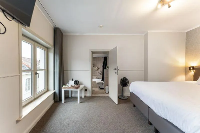 Photo of the whole room, Bed in Hotel karel de stoute