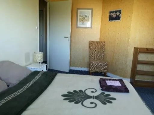 Chambre dans Maison fleurie et calme